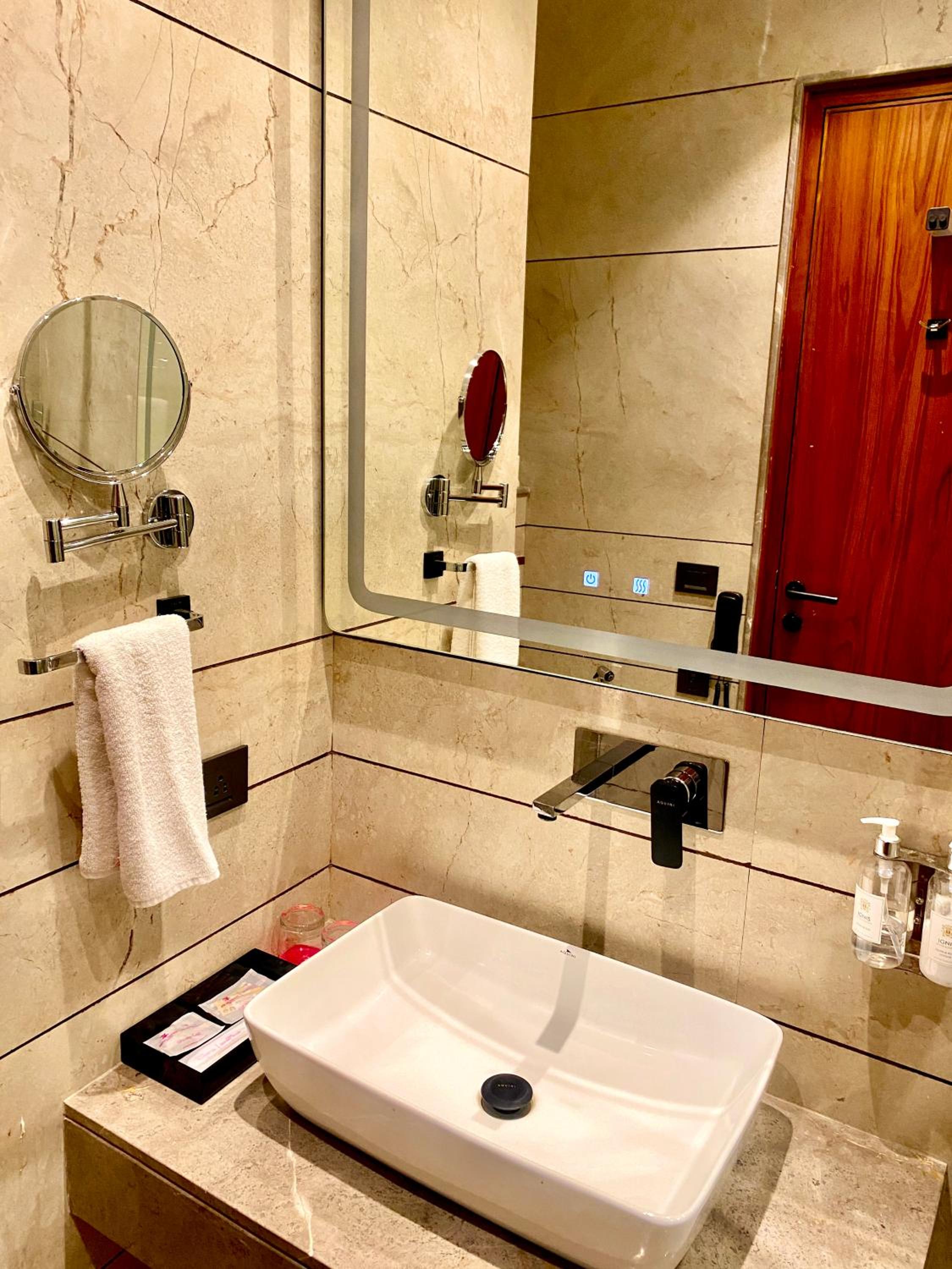 Deluxe Twin Room - Photo 6