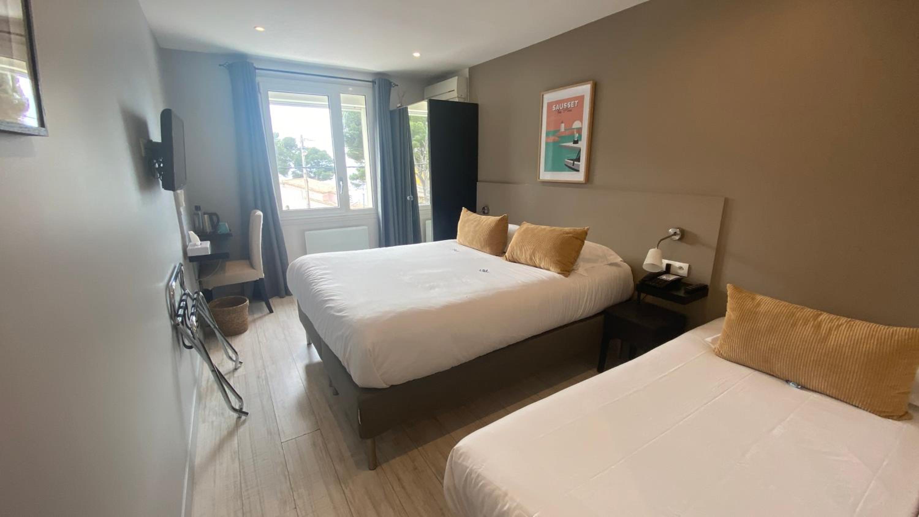 Comfort Triple Room with sea view - Photo 3