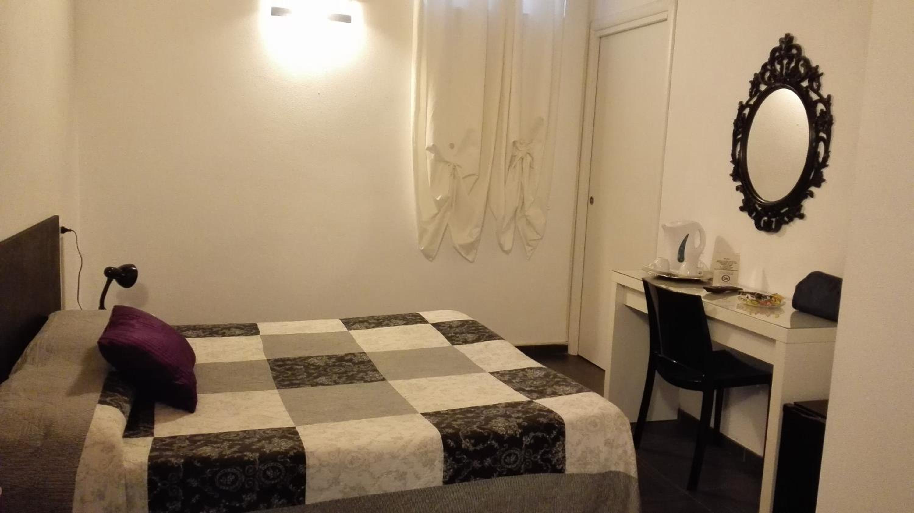 Economy Double Room photo 1