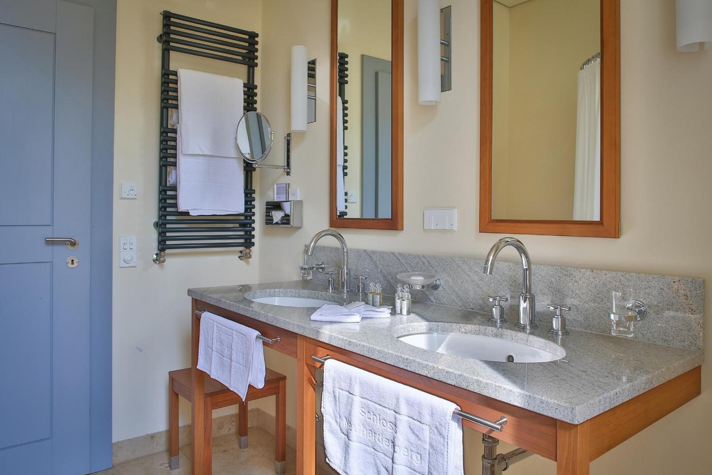 Comfort Room - Photo 2