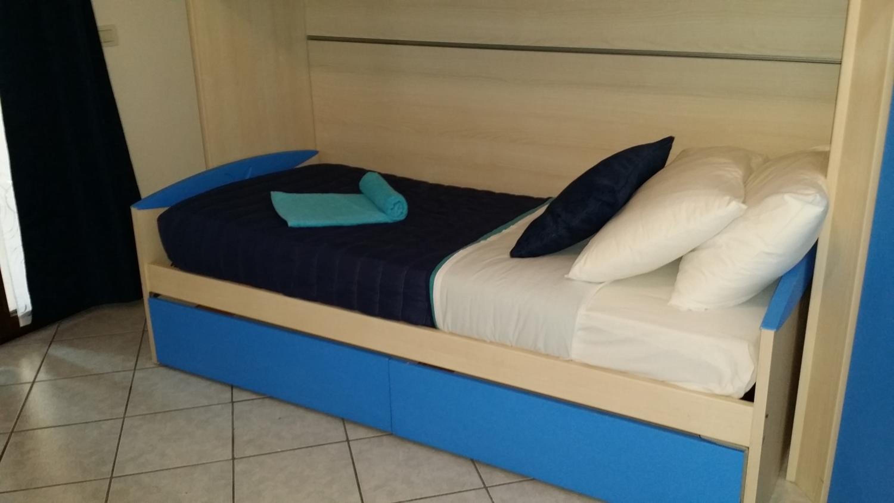 Standard Single Room with Shared Bathroom photo 3