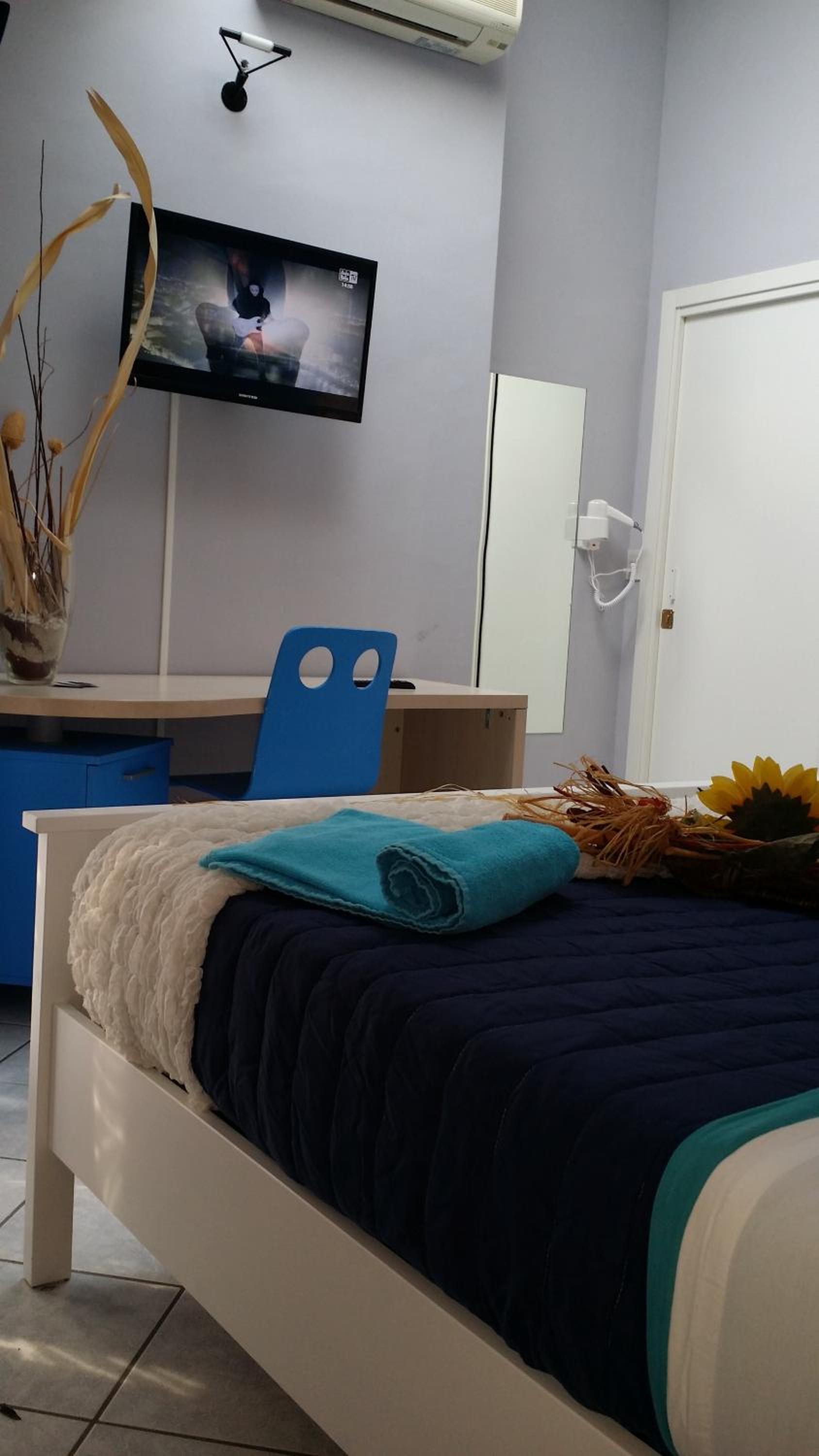 Standard Double Room with Shared Bathroom photo 2