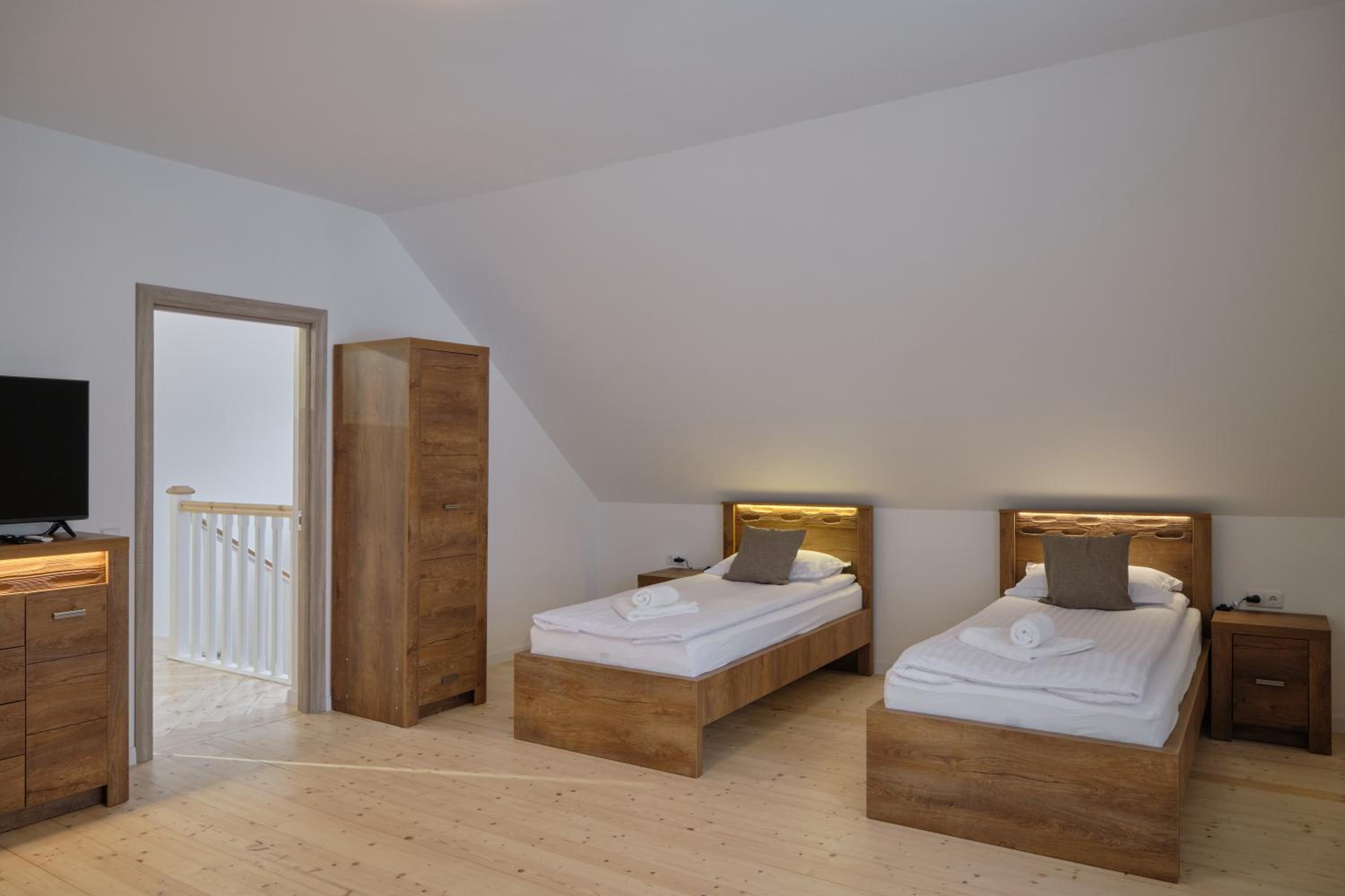 Quadruple Room with Private Bathroom photo 1