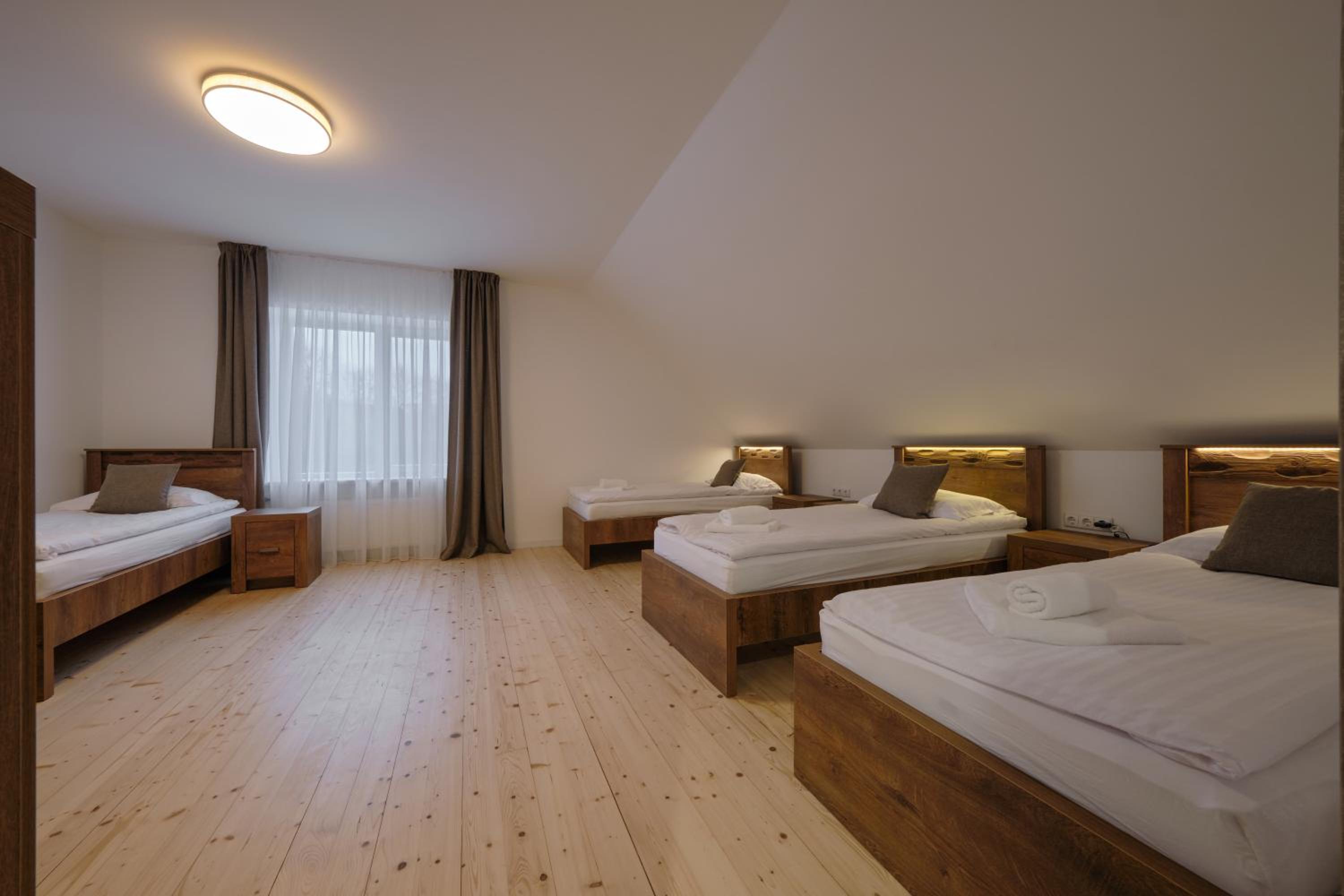 Quadruple Room with Private Bathroom photo 3