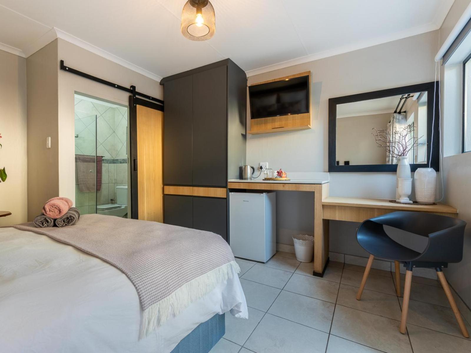 Premium Queen Room - Photo 7