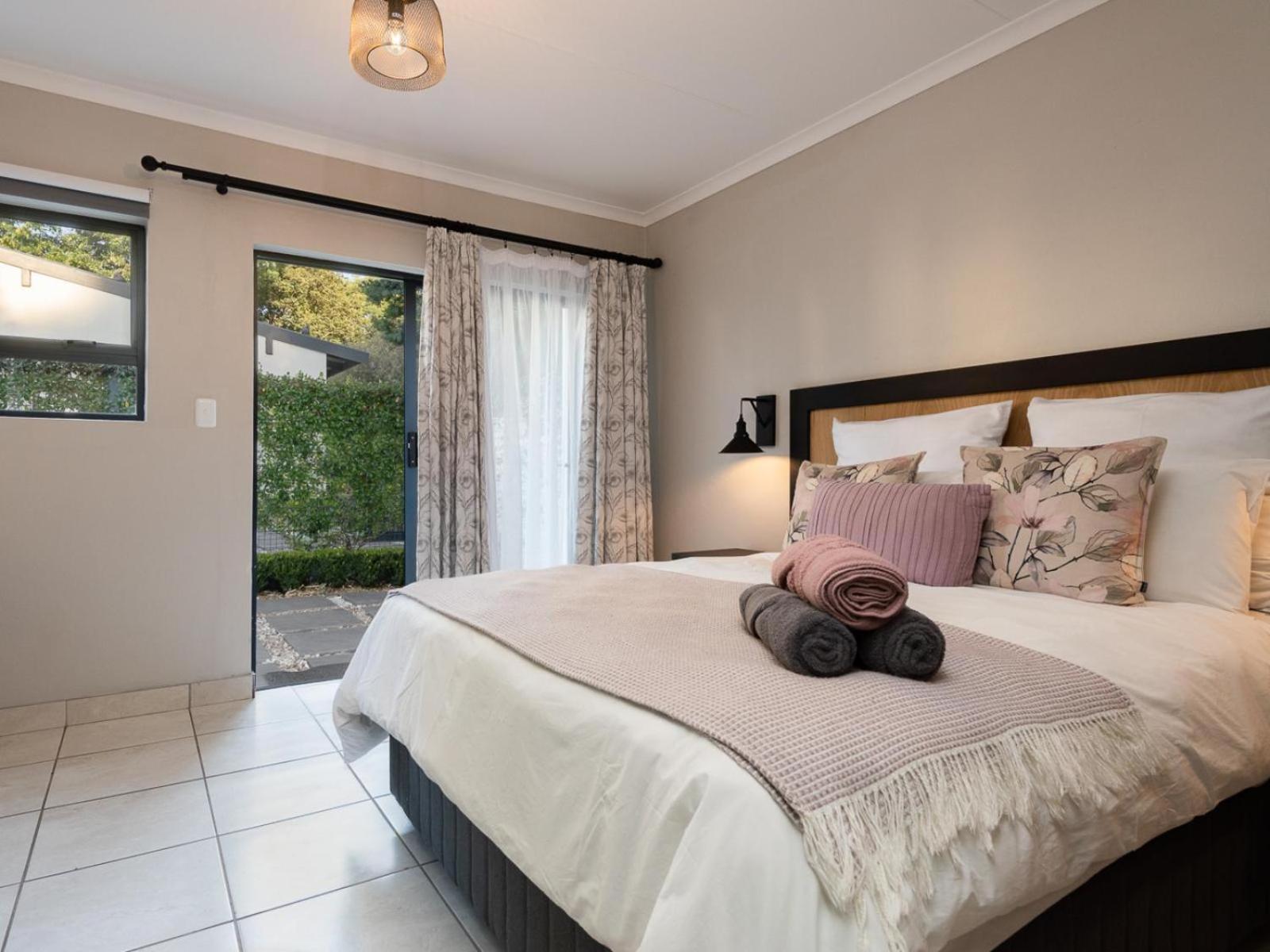 Premium Queen Room - Photo 9