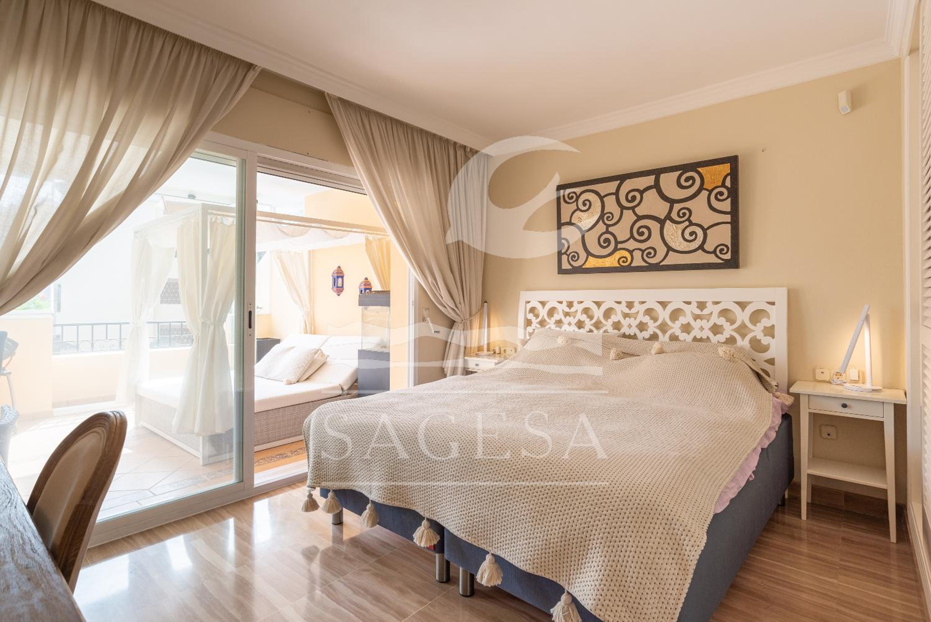 Apartamento con vista a la piscina