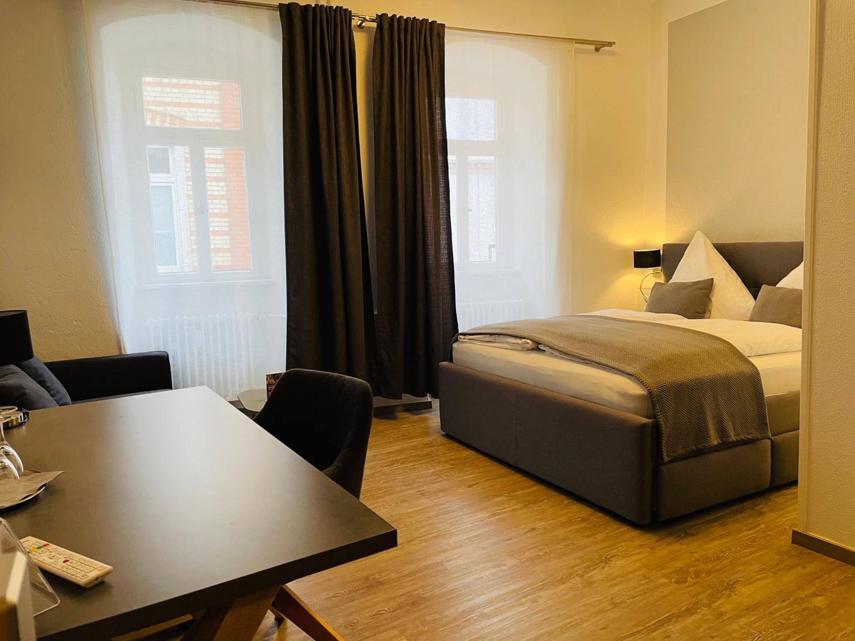 Large Double Room - Photo 2