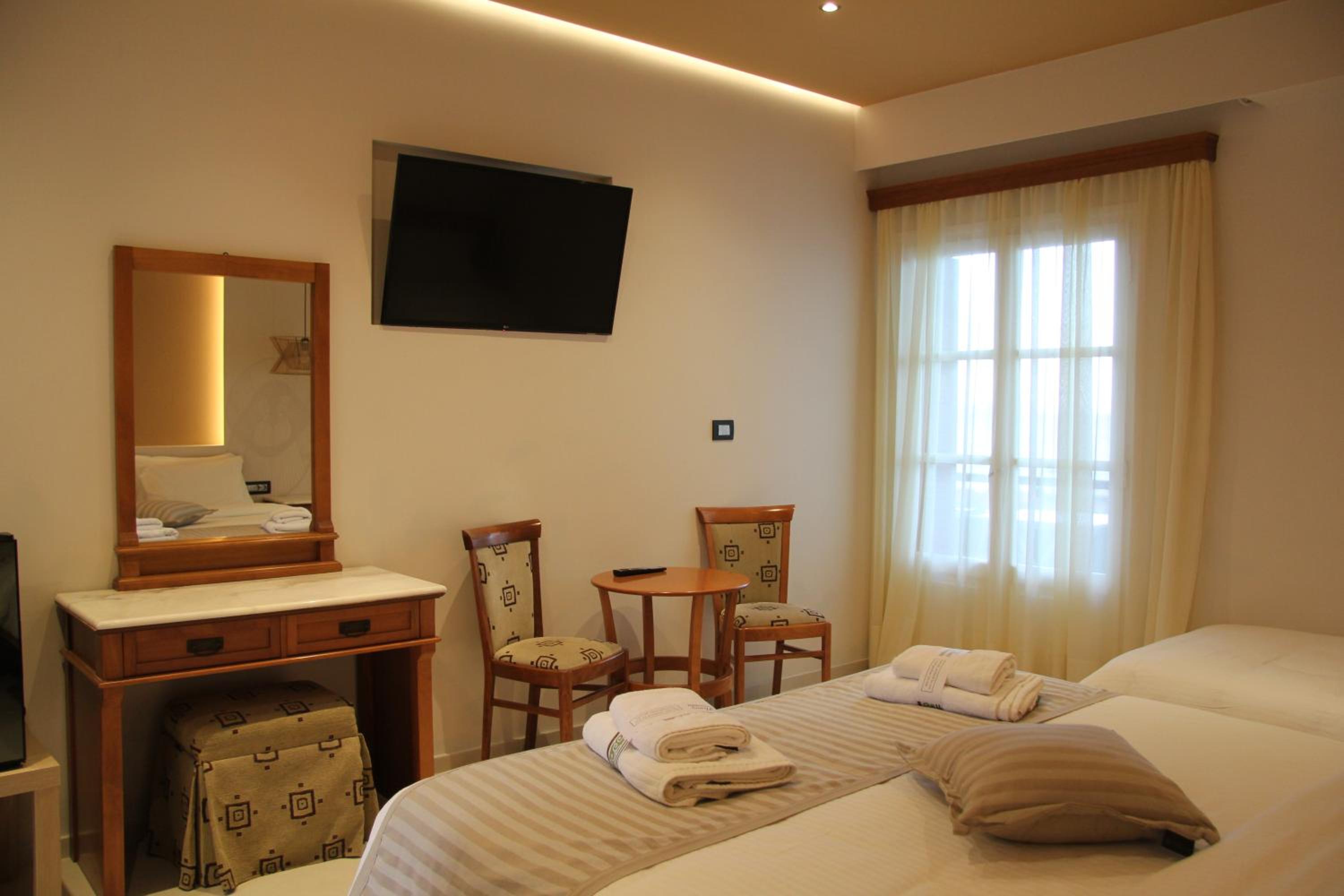 Superior Room with Sea View - Photo 12