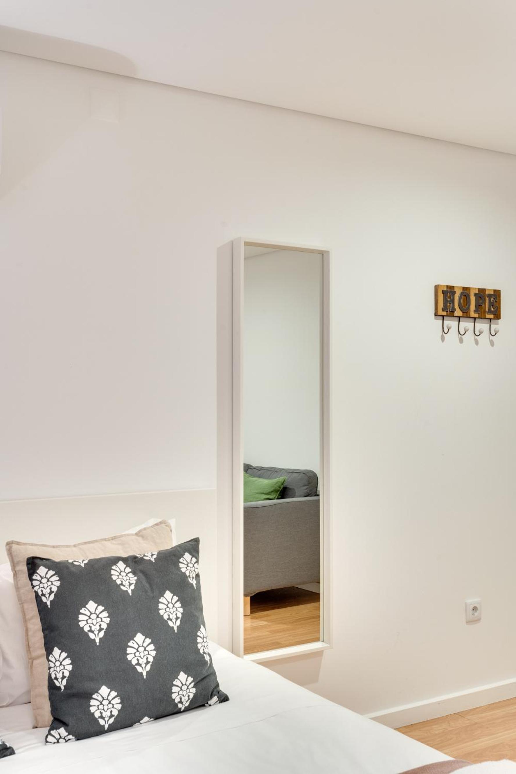 Studio Apartment - Photo 9