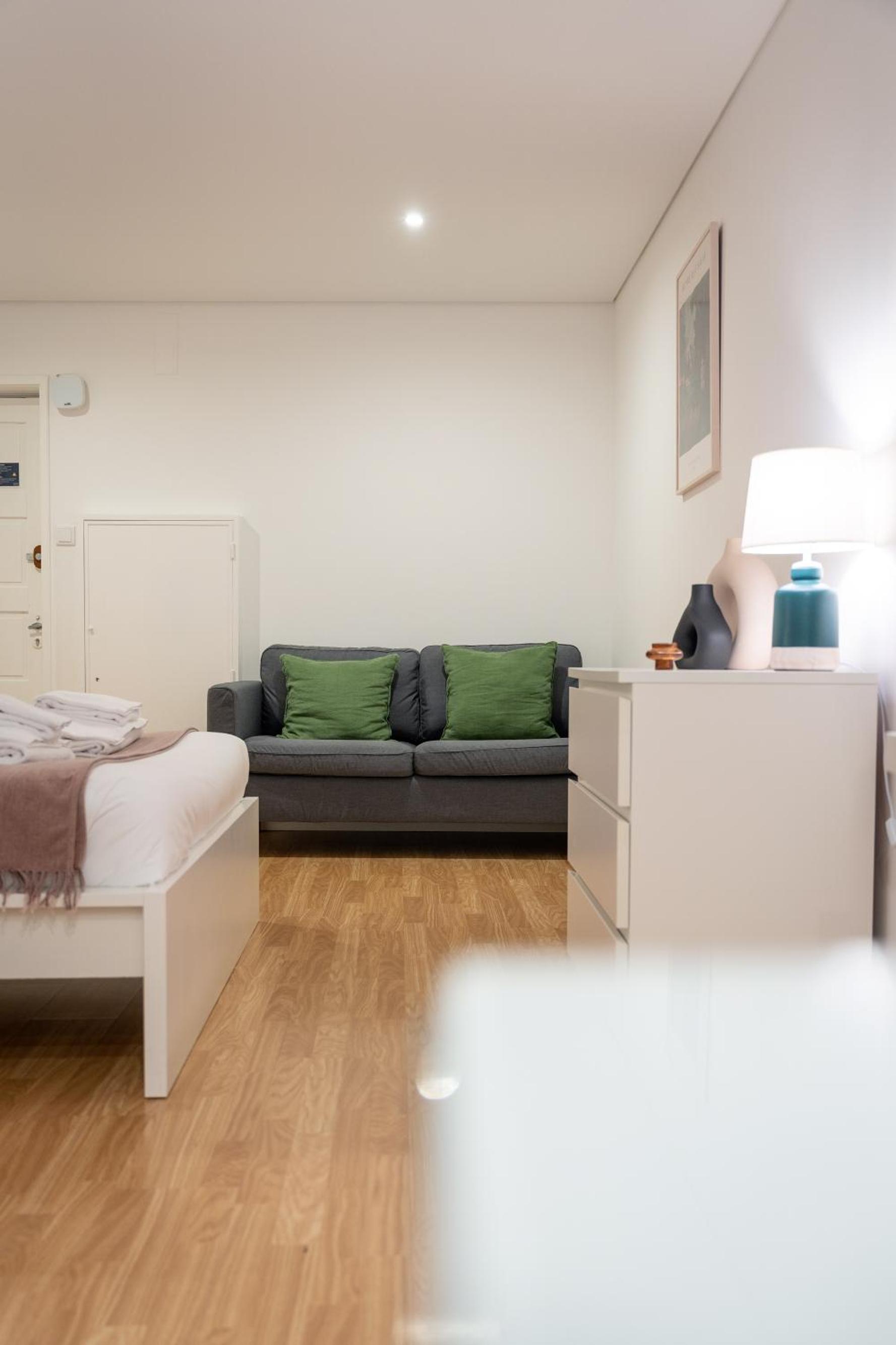 Studio Apartment - Photo 3