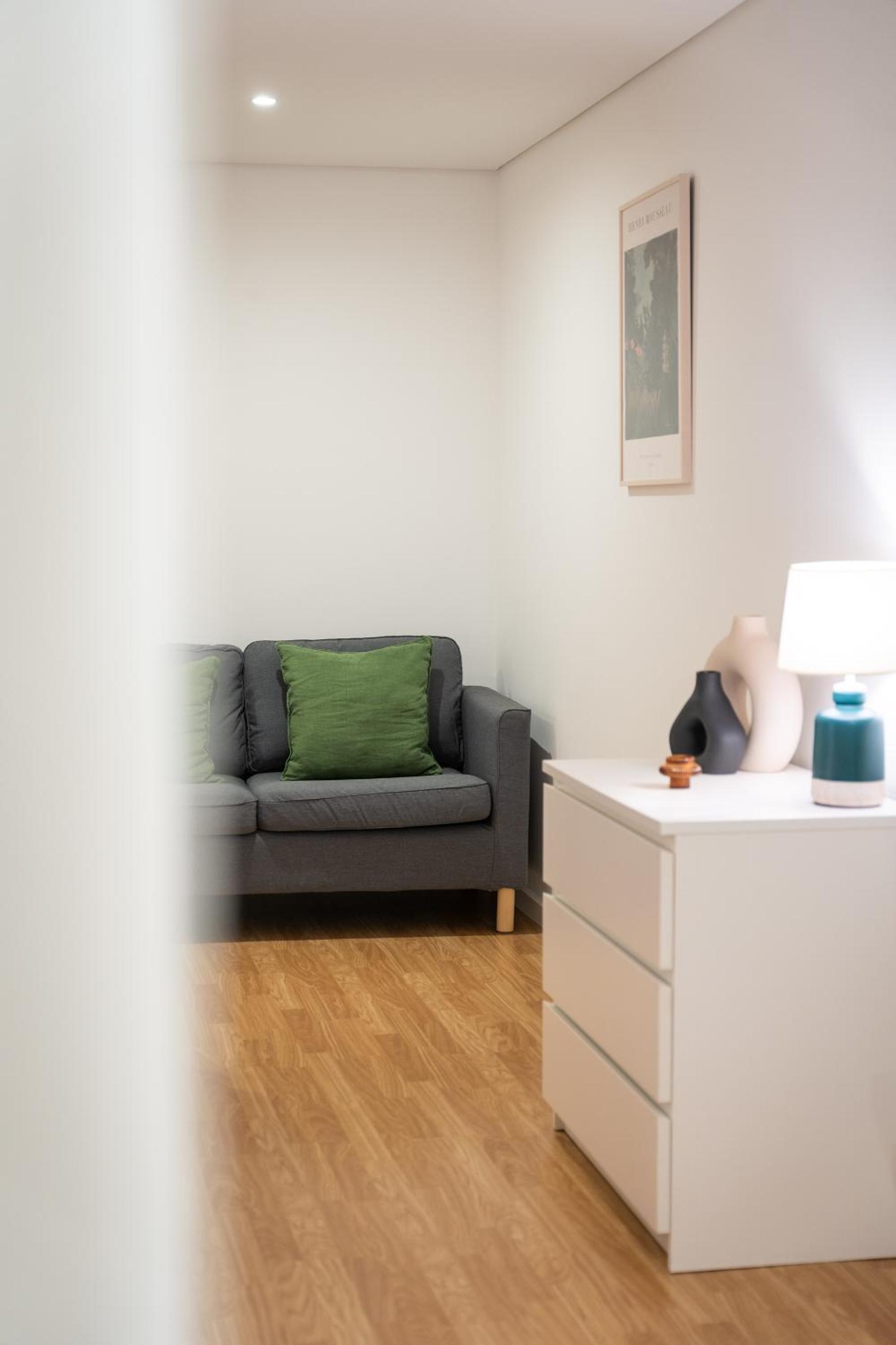 Studio Apartment - Photo 16