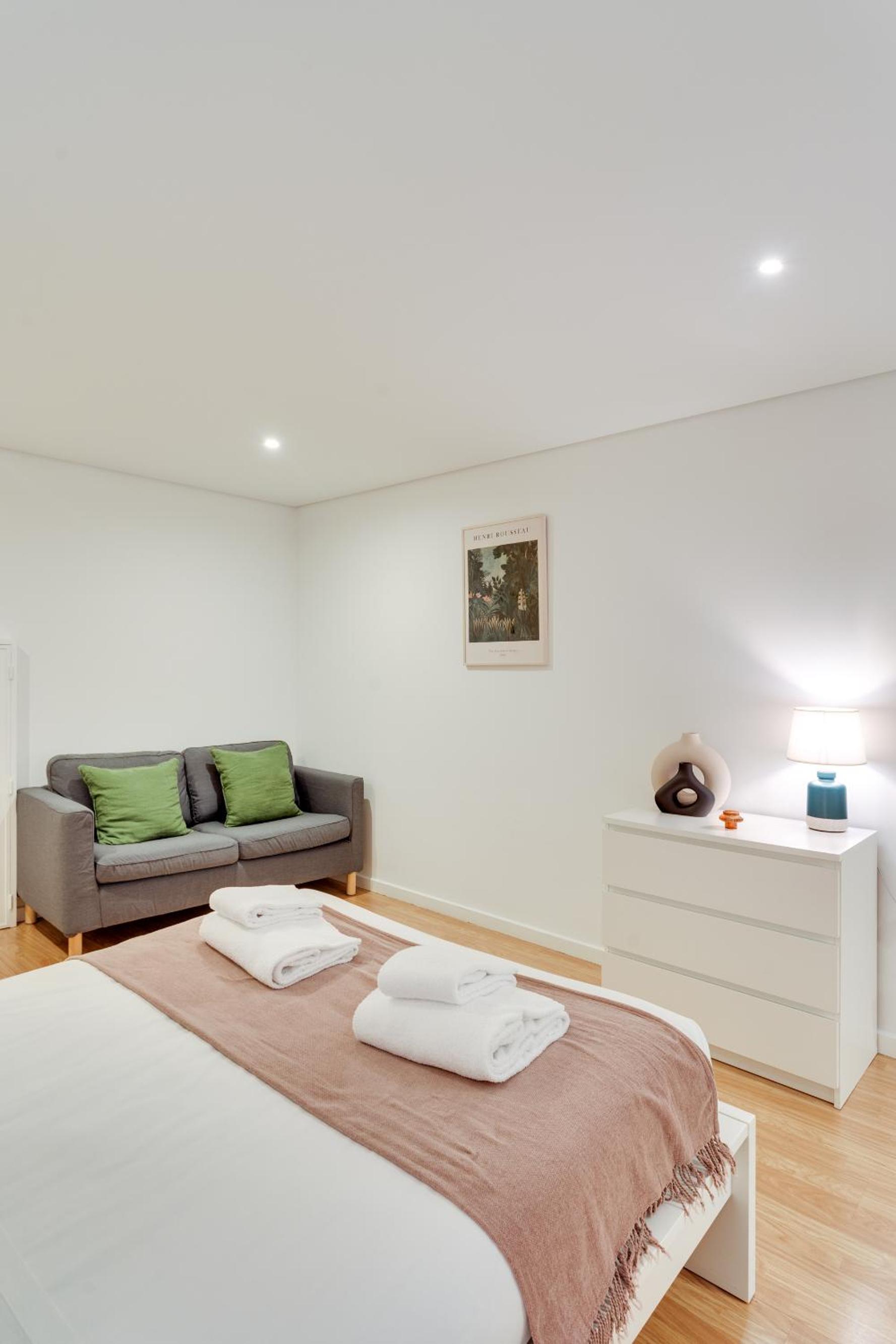 Studio Apartment - Photo 11