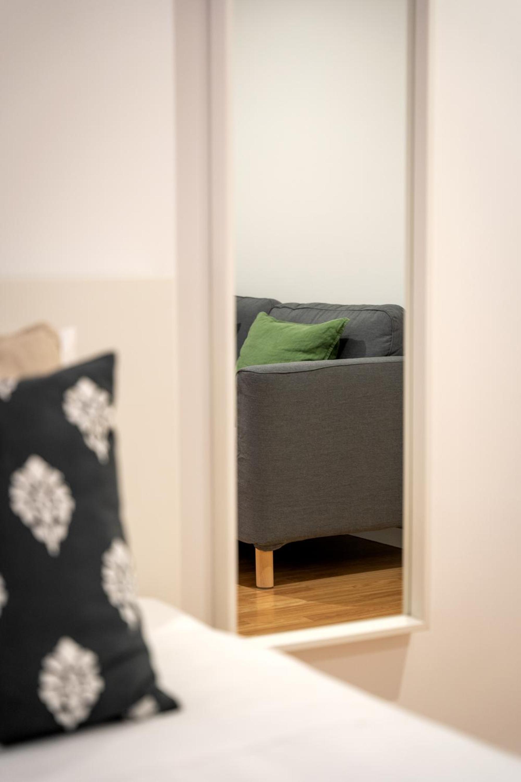 Studio Apartment - Photo 23