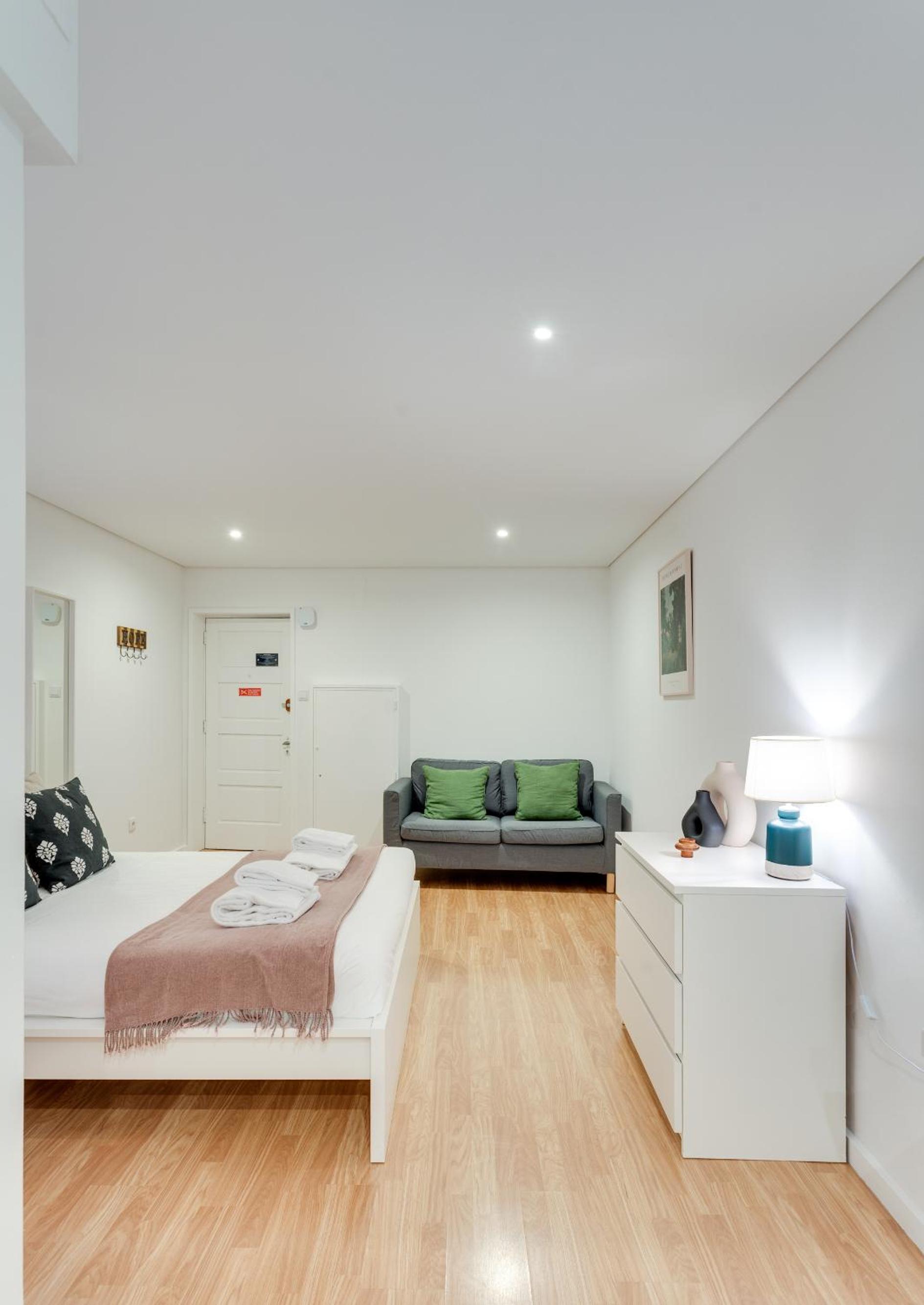 Studio Apartment - Photo 10