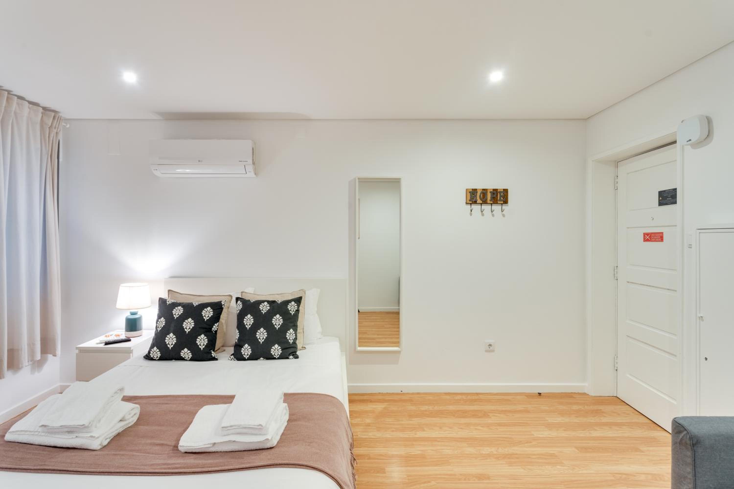 Studio Apartment - Photo 7