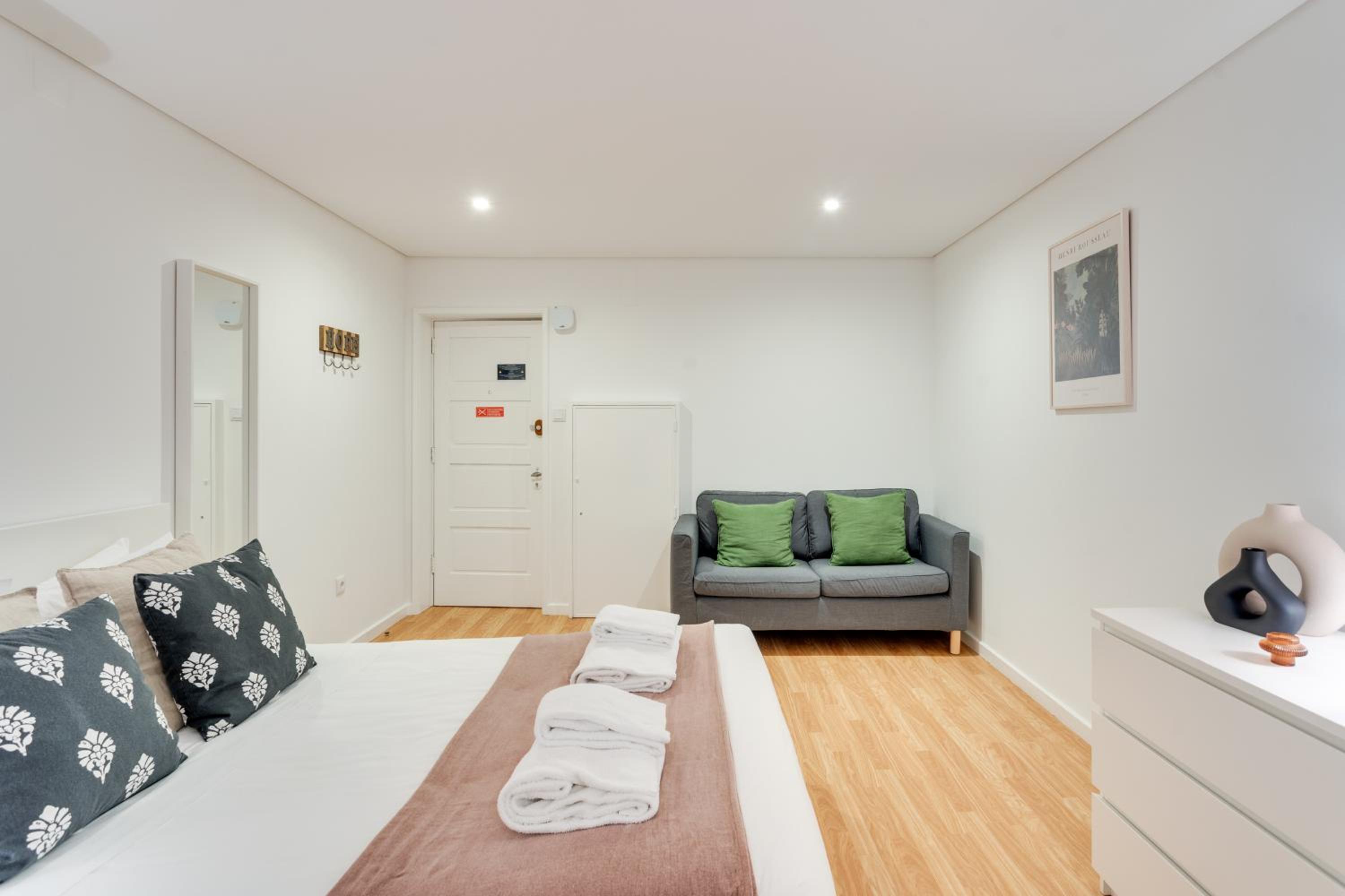 Studio Apartment - Photo 13