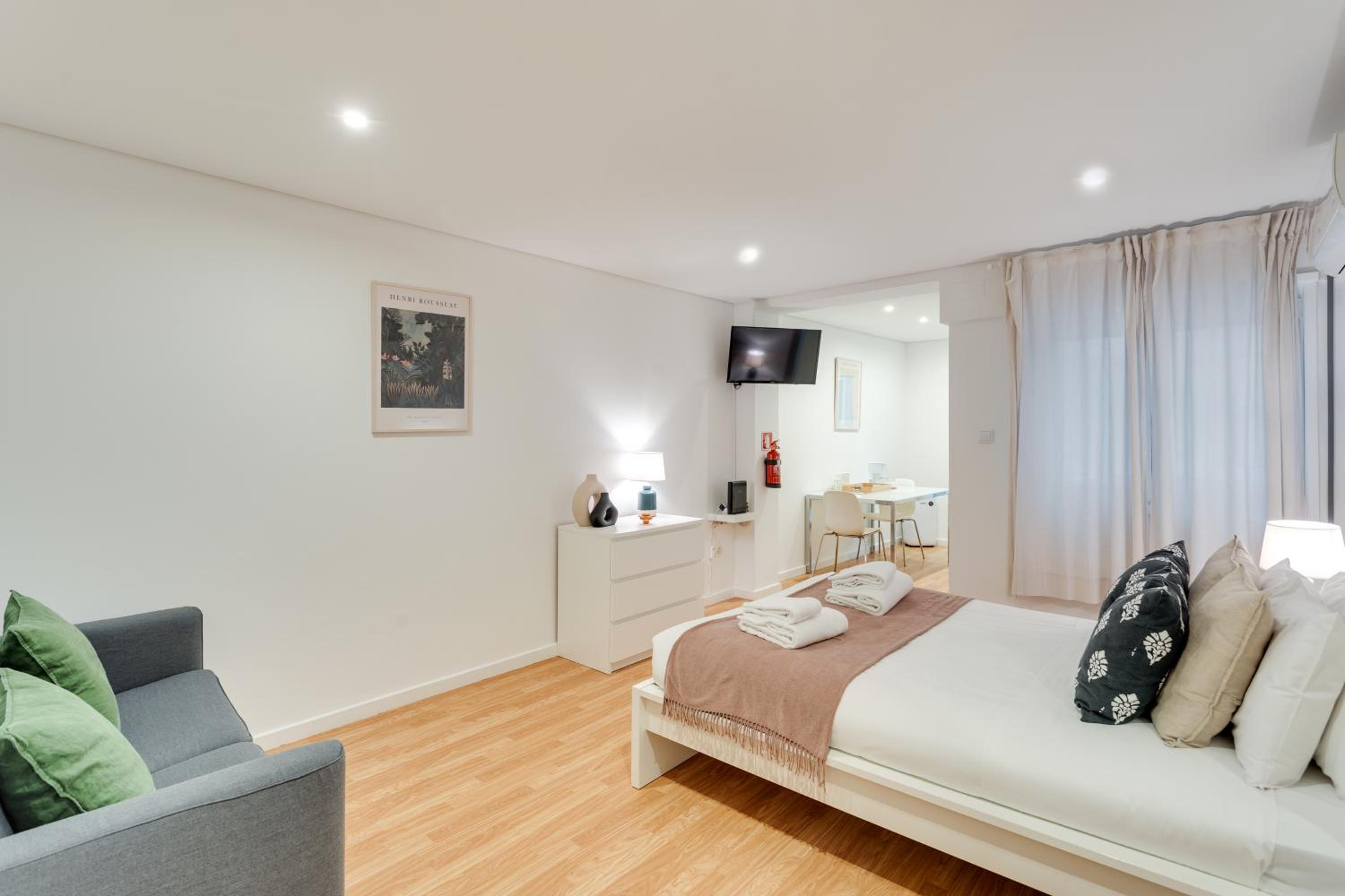 Studio Apartment - Photo 5
