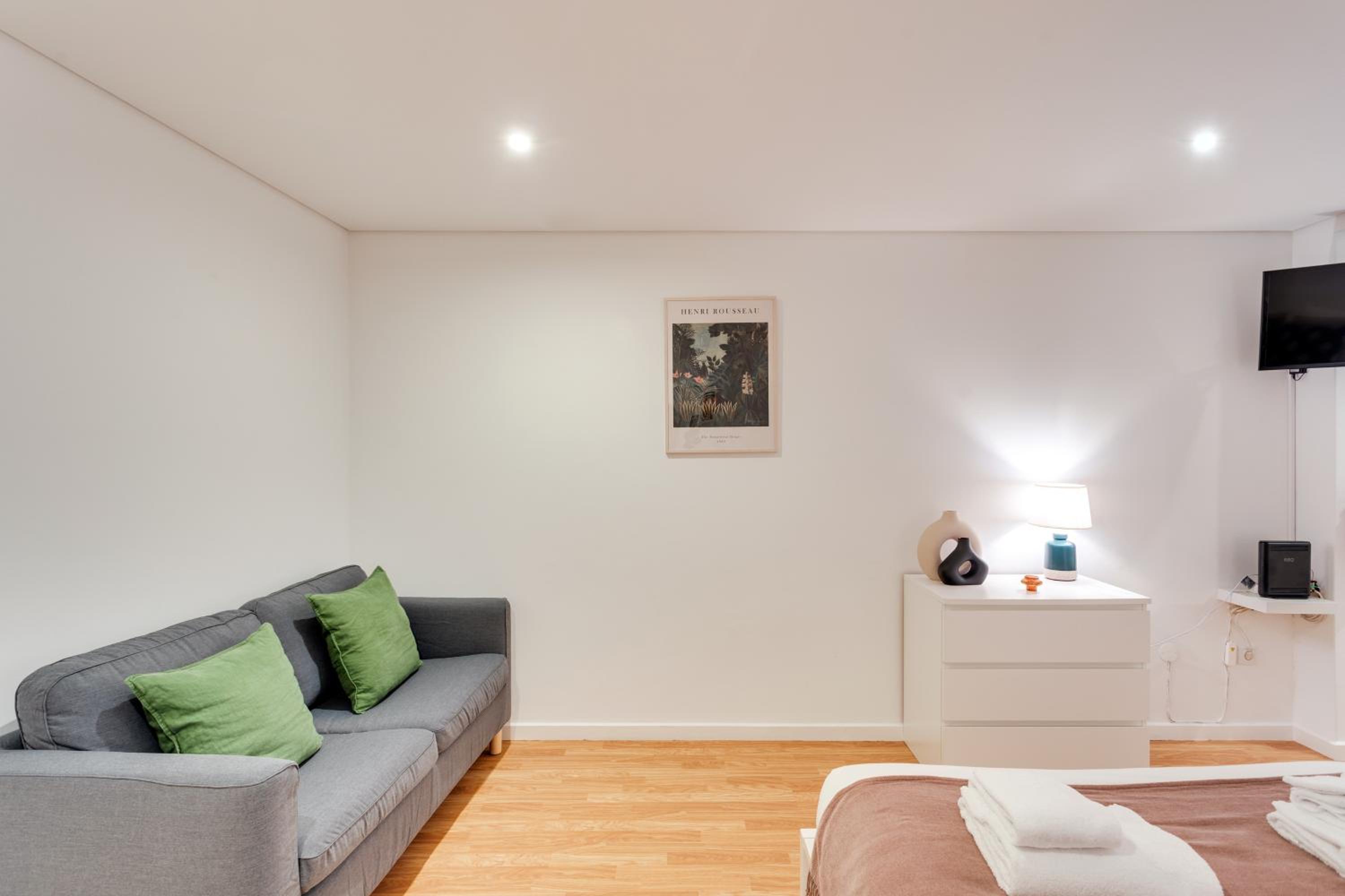 Studio Apartment - Photo 15