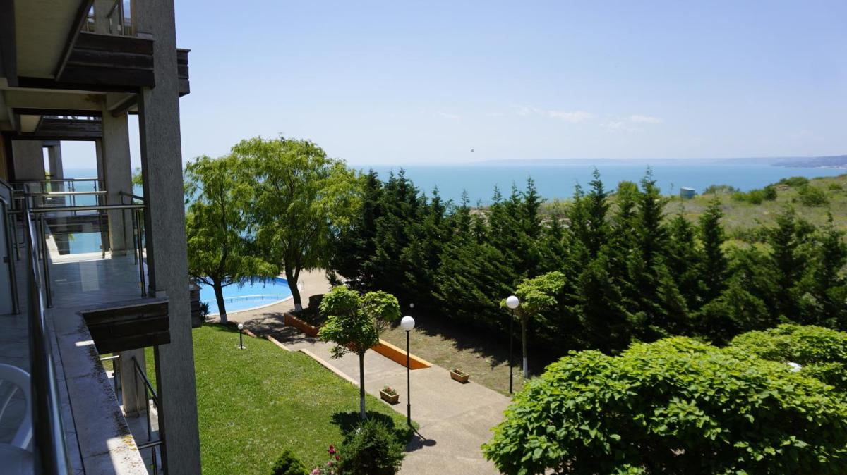 Apartment with Terrace photo 2