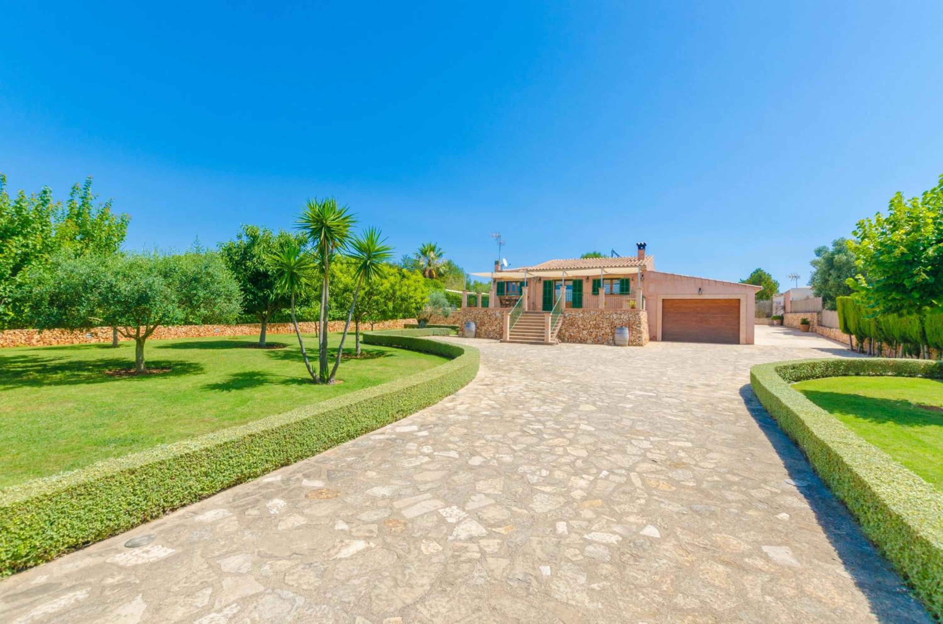 Three-Bedroom Villa photo 2
