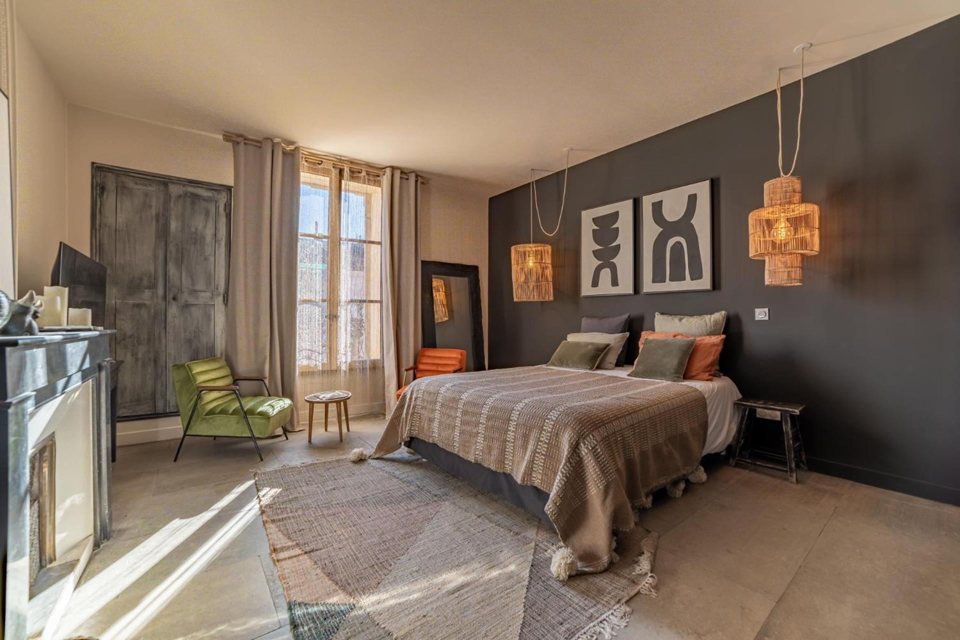 Deluxe Queen Suite - Photo 42