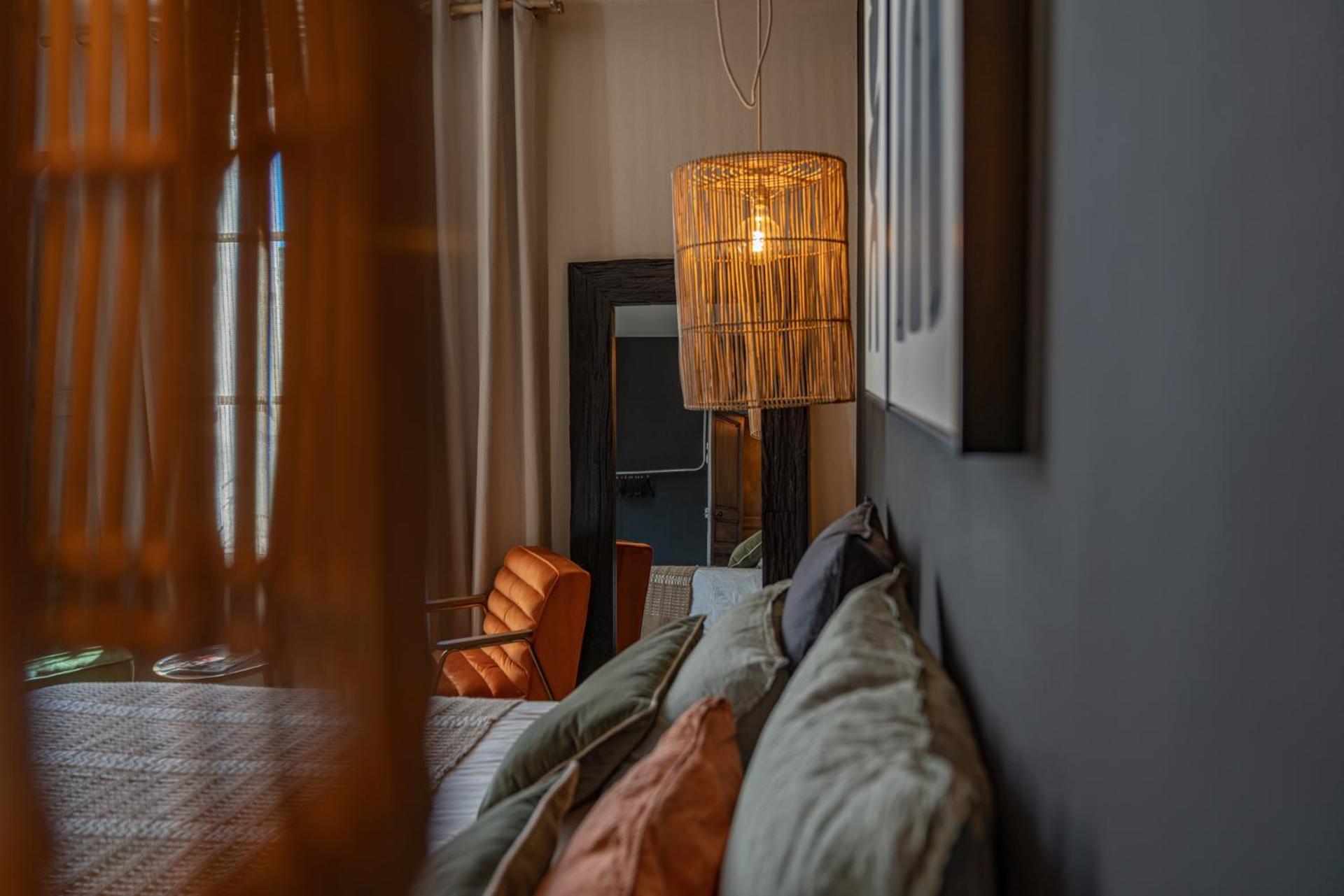 Deluxe Queen Suite - Photo 6