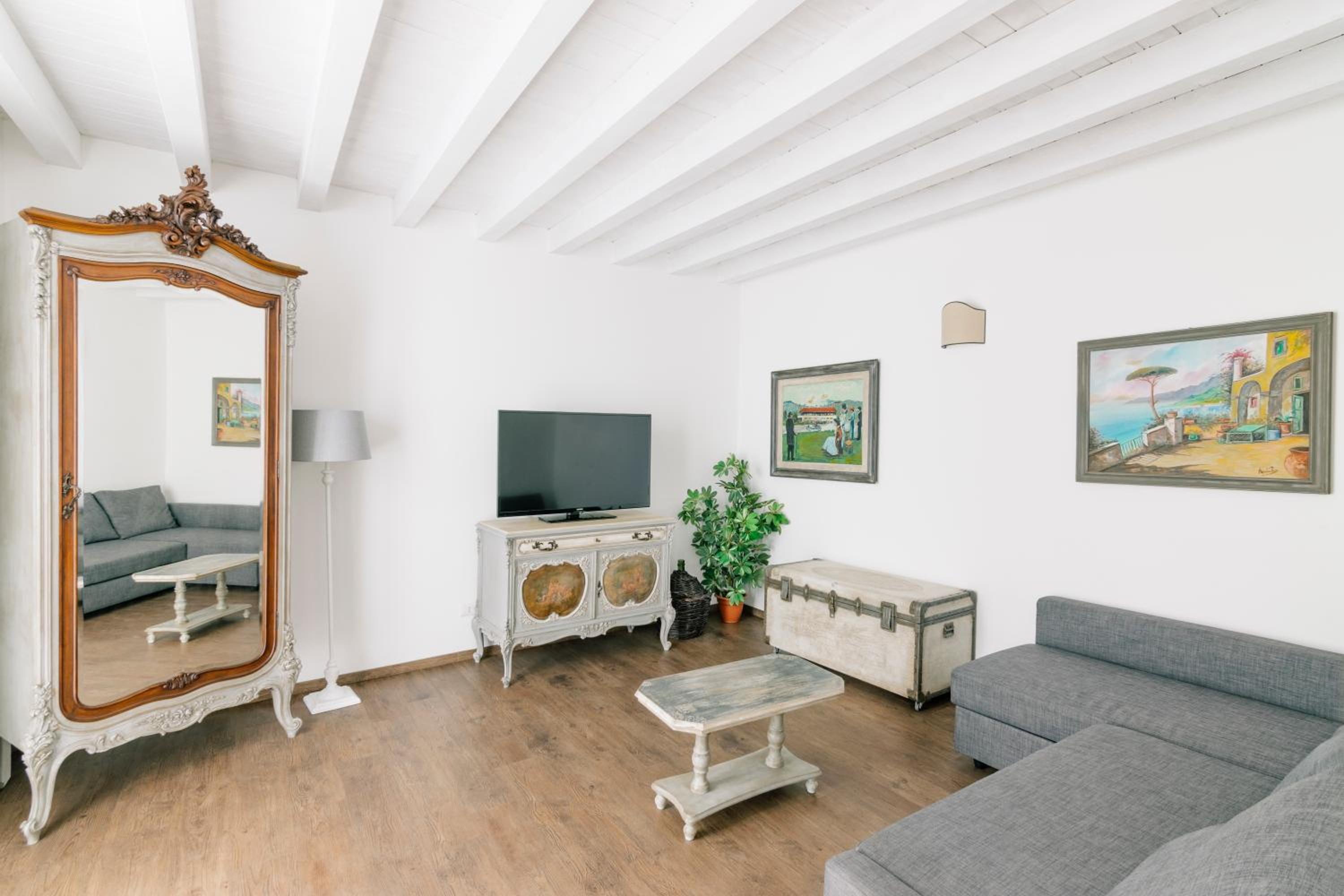 Deluxe Queen Suite