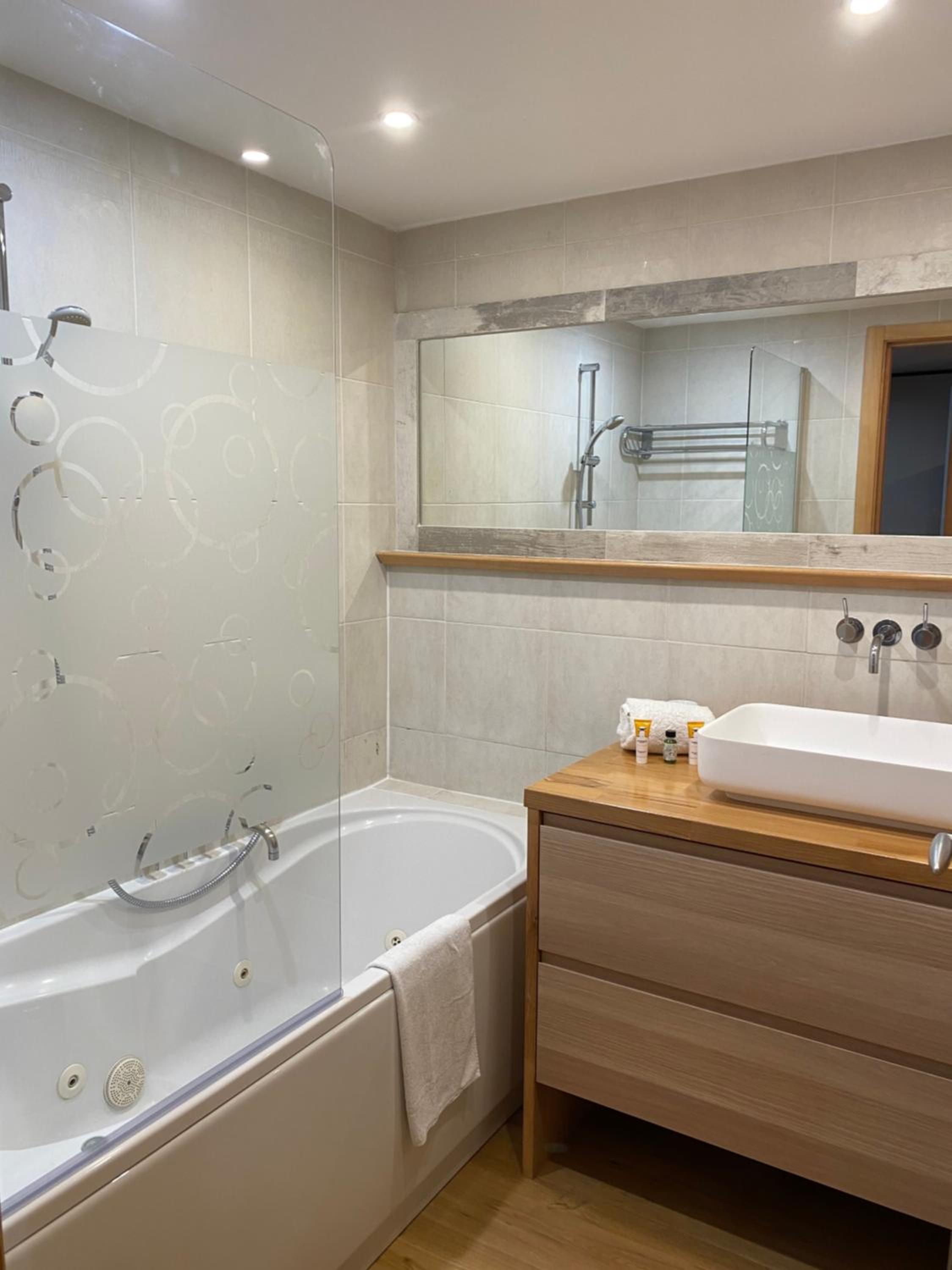 One-Bedroom Apartment - 6 avenue Branly  photo 3