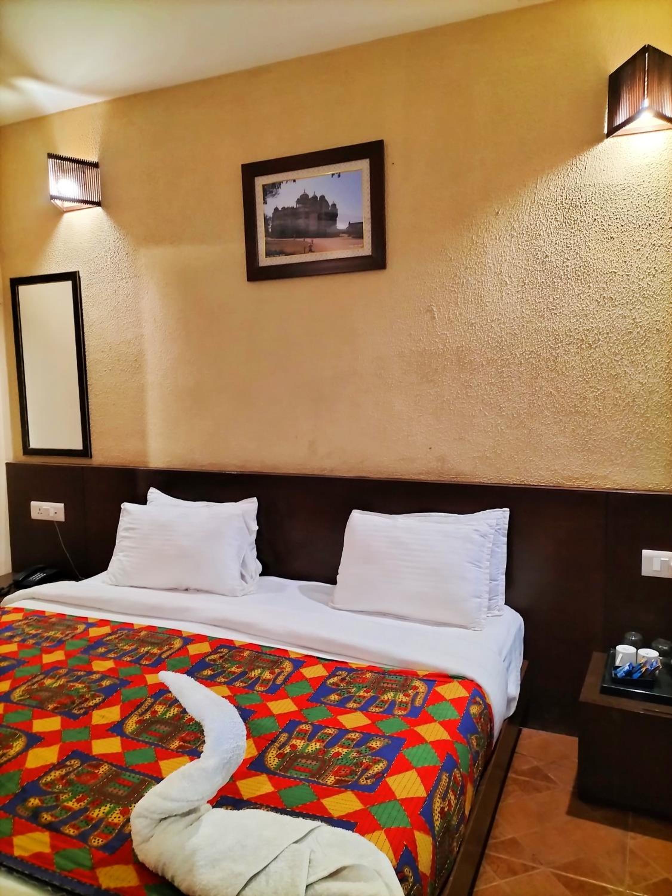 Deluxe Room - Photo 9