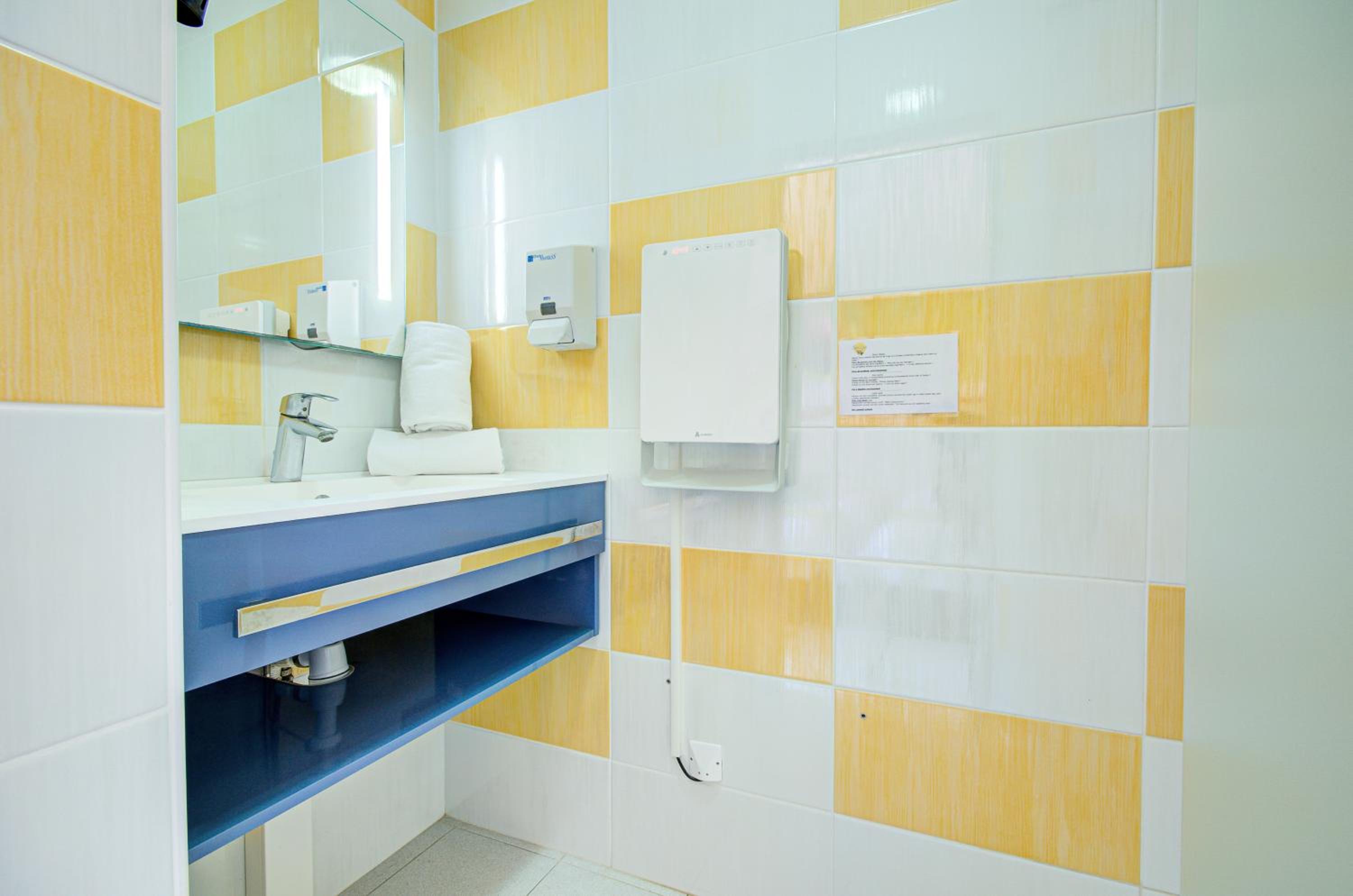 Superior Twin Room - Photo 4