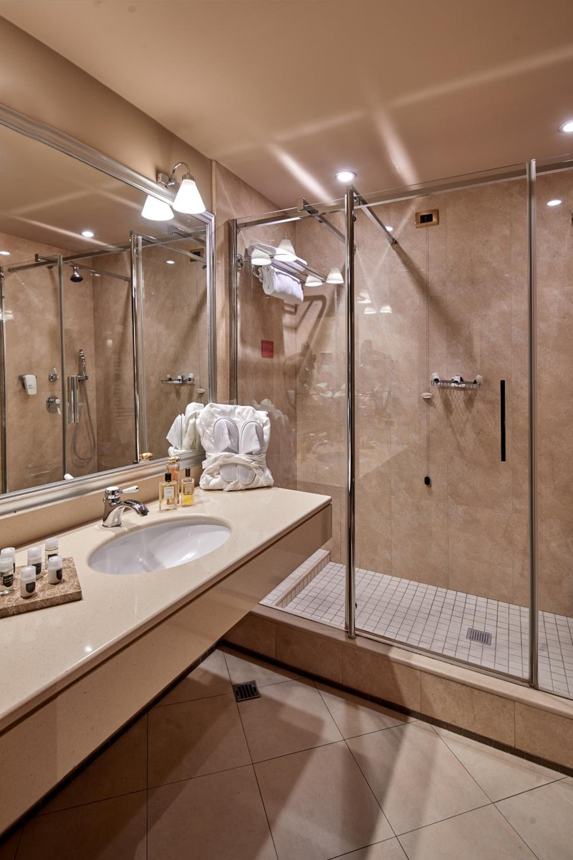 Superior Double Room - Photo 4