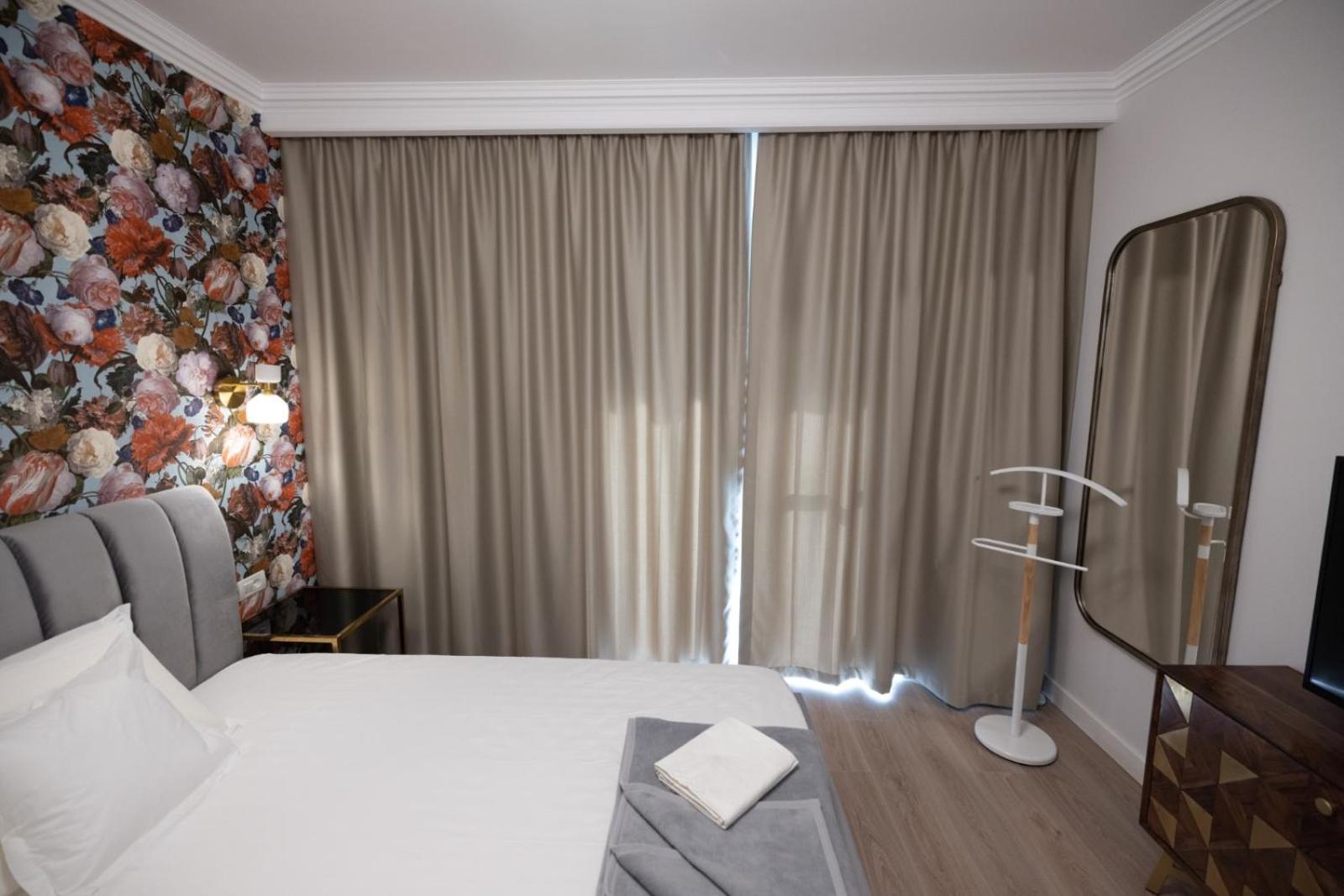 One-Bedroom Apartment - Photo 7