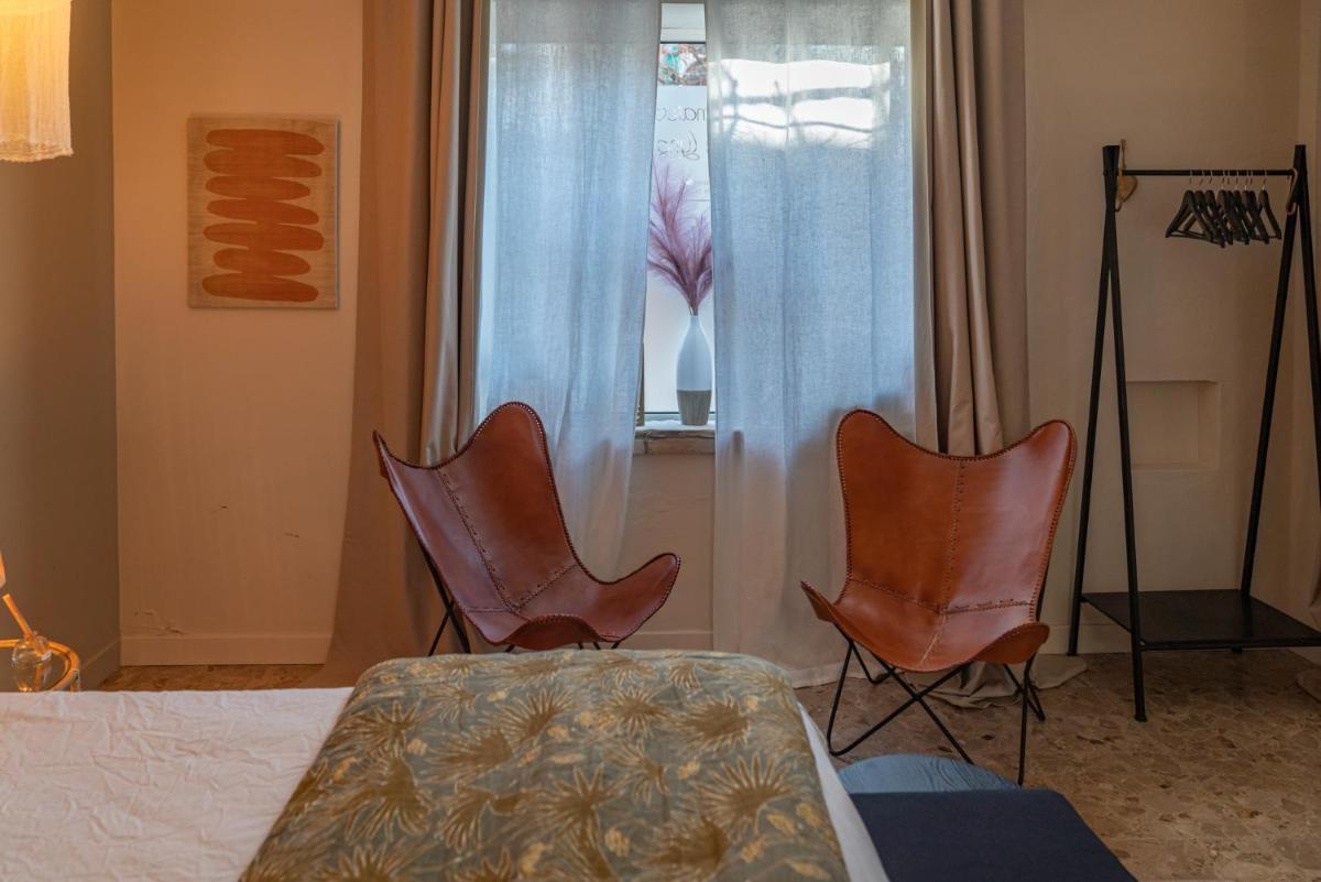 Superior King Suite - Photo 11