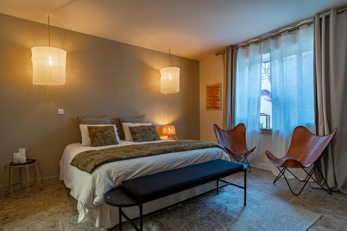 Superior King Suite - Photo 12