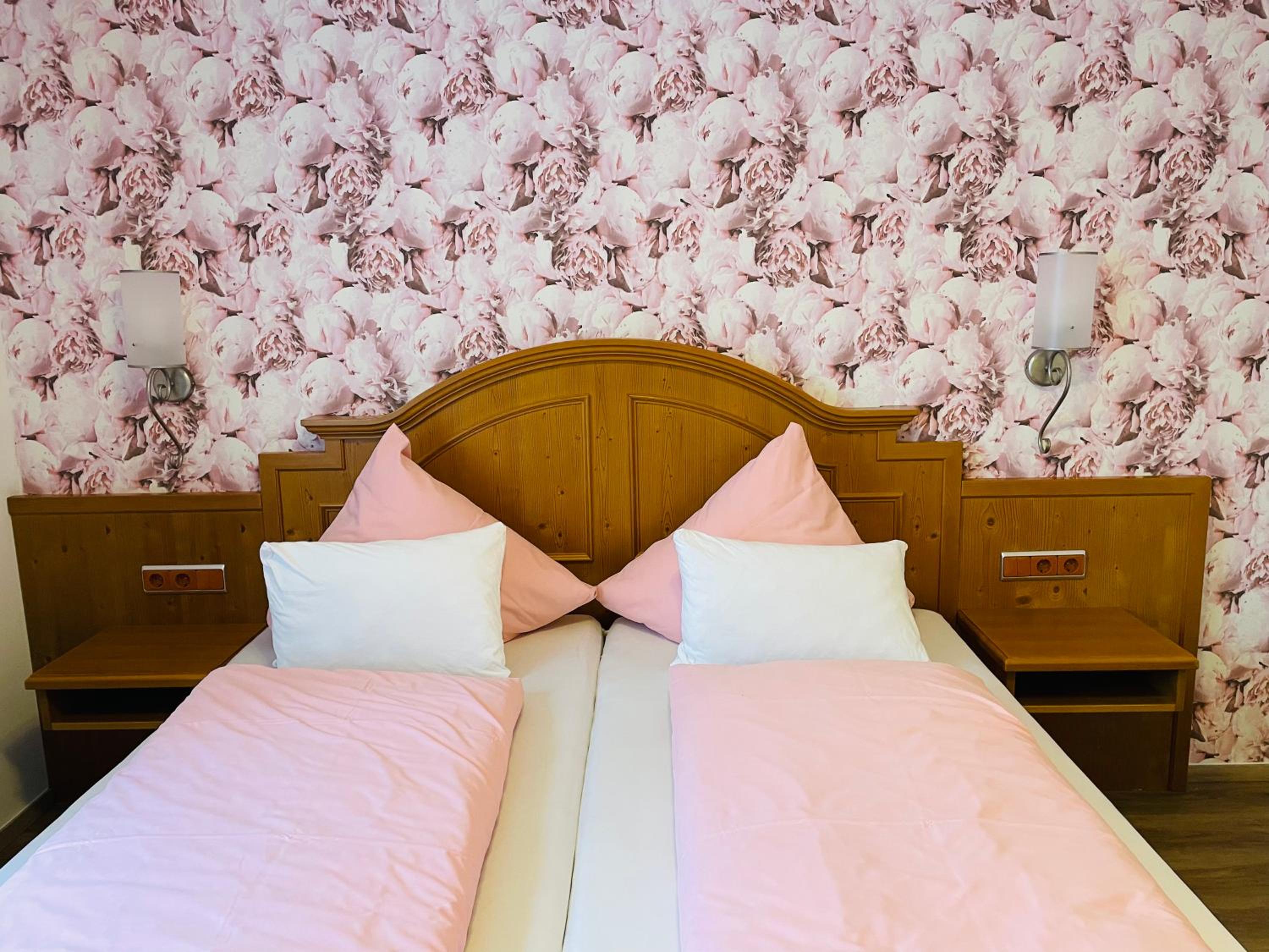 Standard Double Room - Photo 4