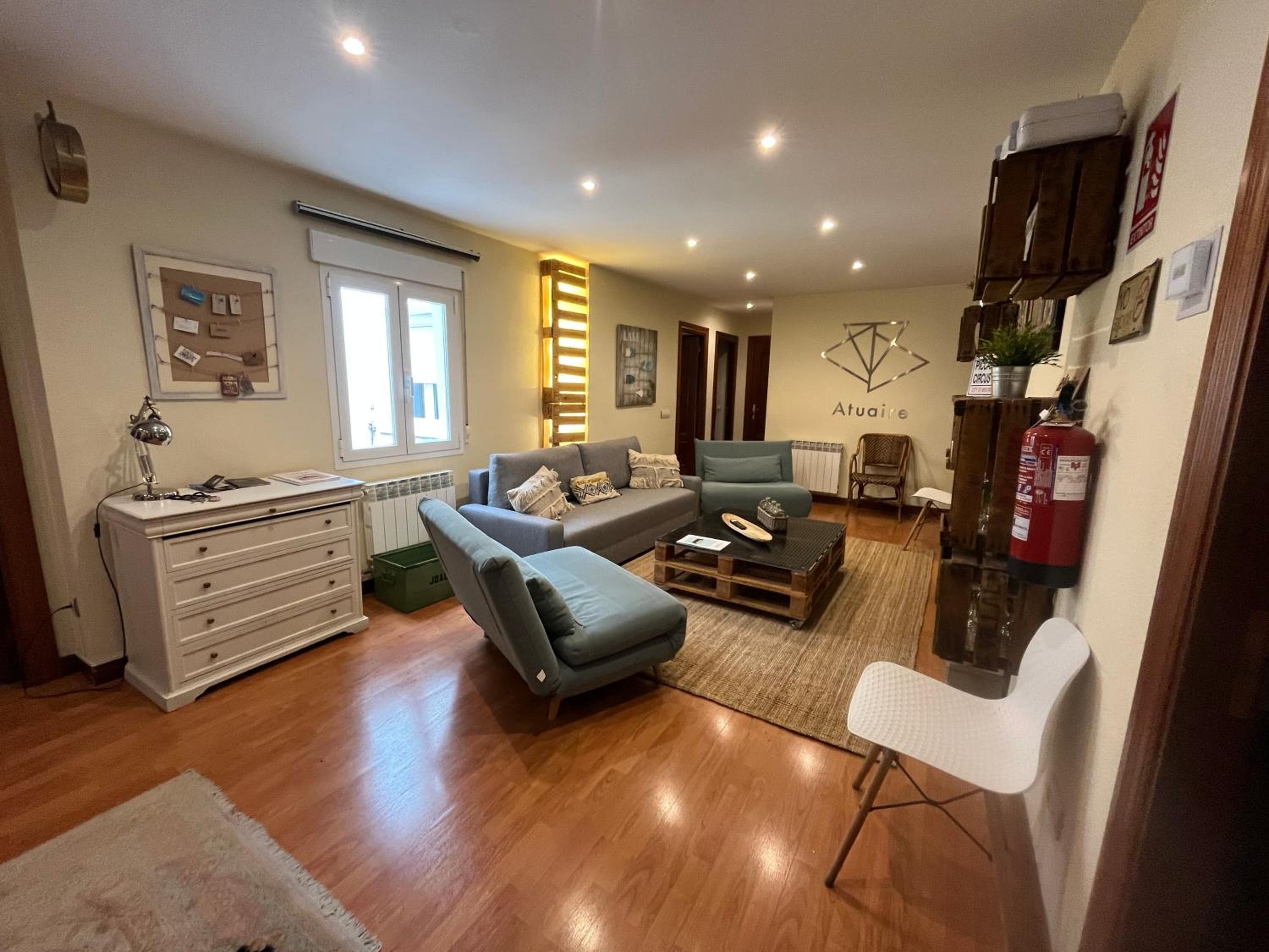 Five-Bedroom House - Photo 1