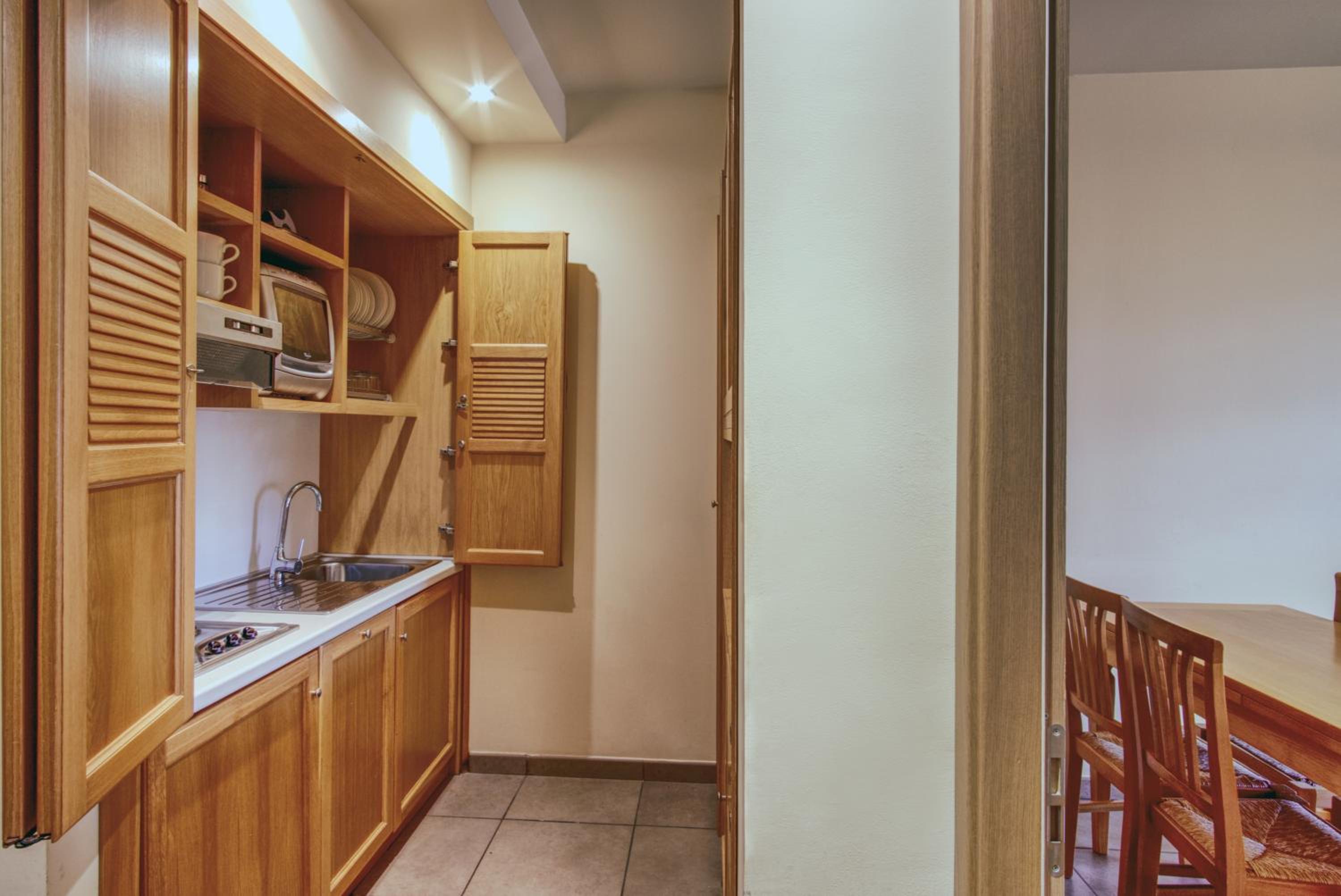 One-Bedroom Apartment with Balcony - Annex - Photo 2