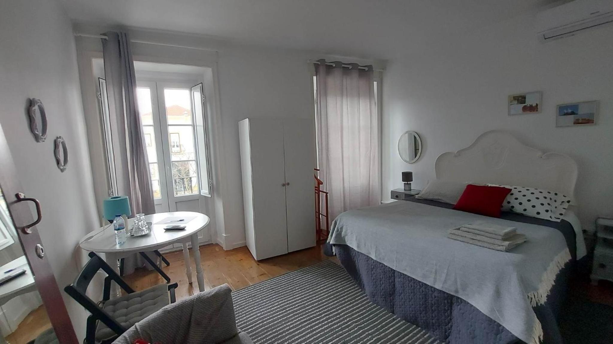 Suite - Photo 11
