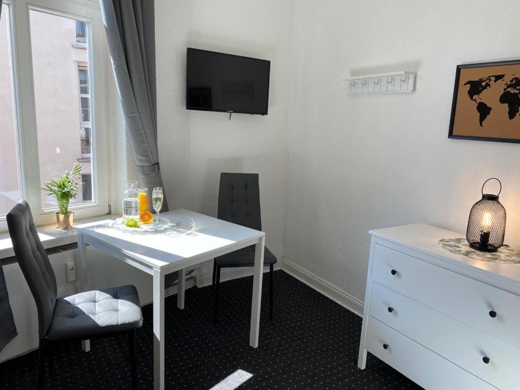 Double Room with Shared Bathroom photo 2