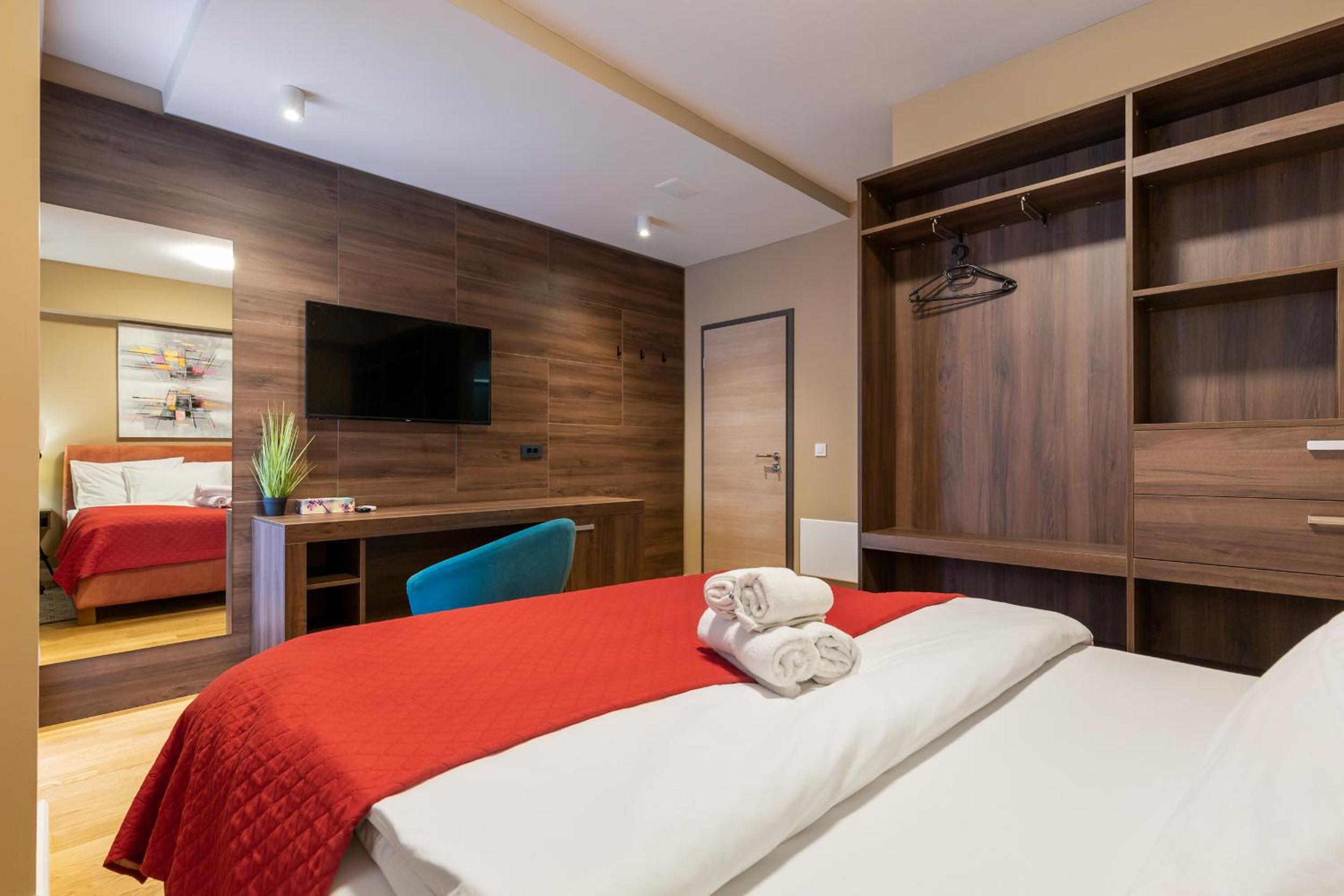 Superior Double Room with Balcony - Photo 3
