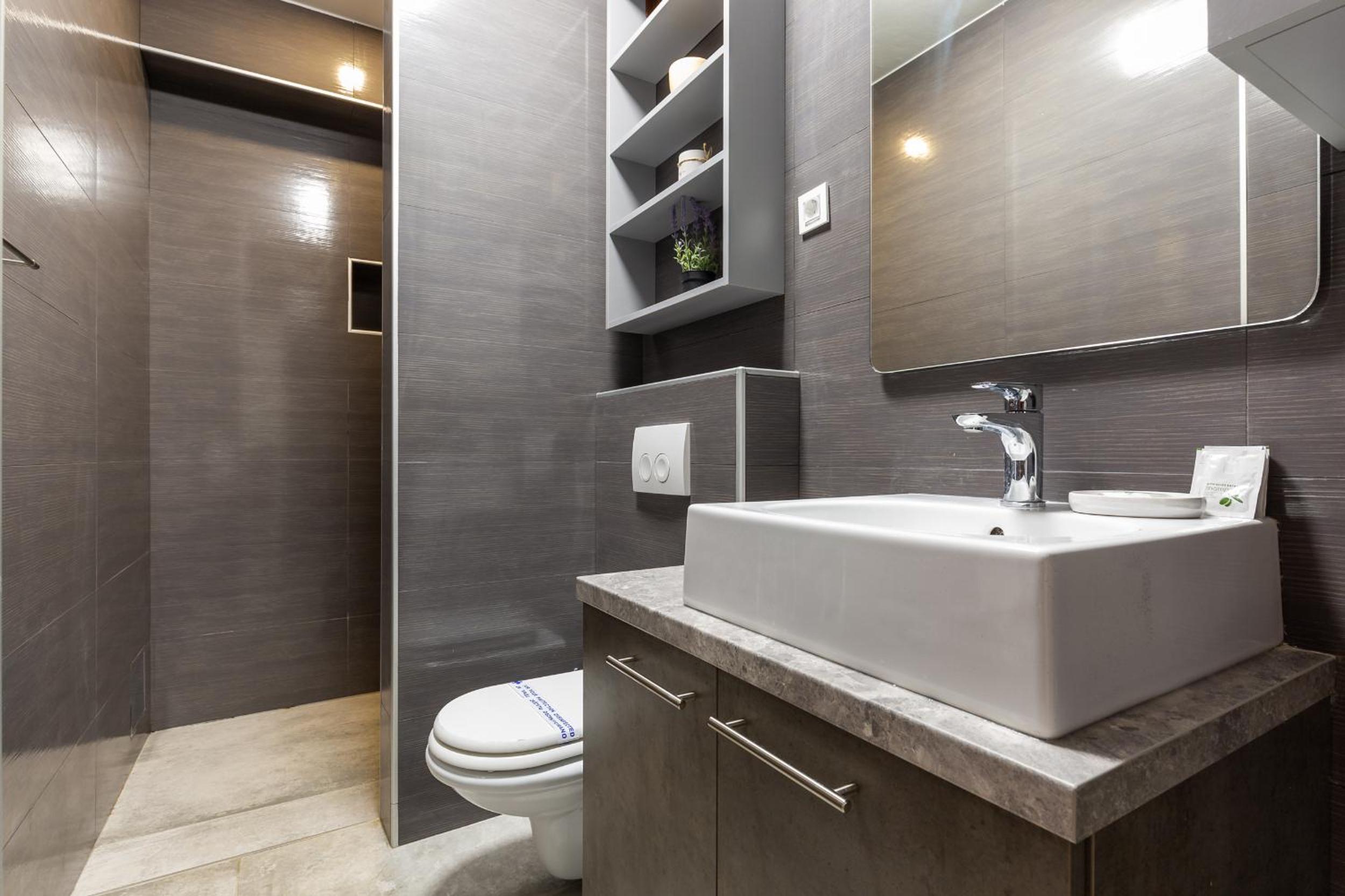 Superior Double Room with Balcony - Photo 17