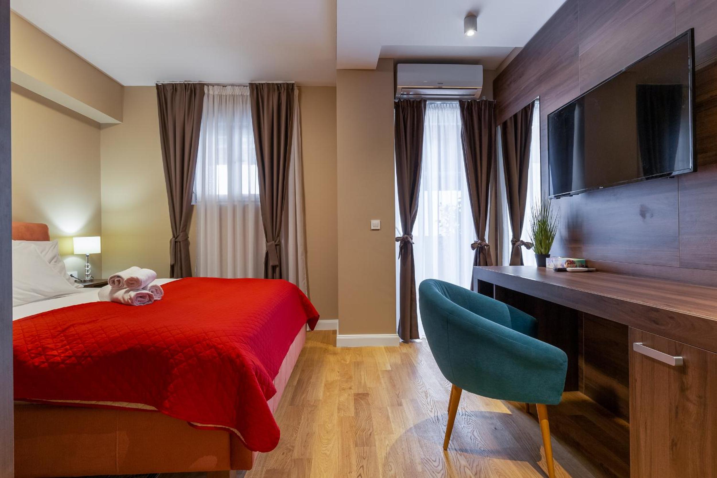 Superior Double Room with Balcony - Photo 1