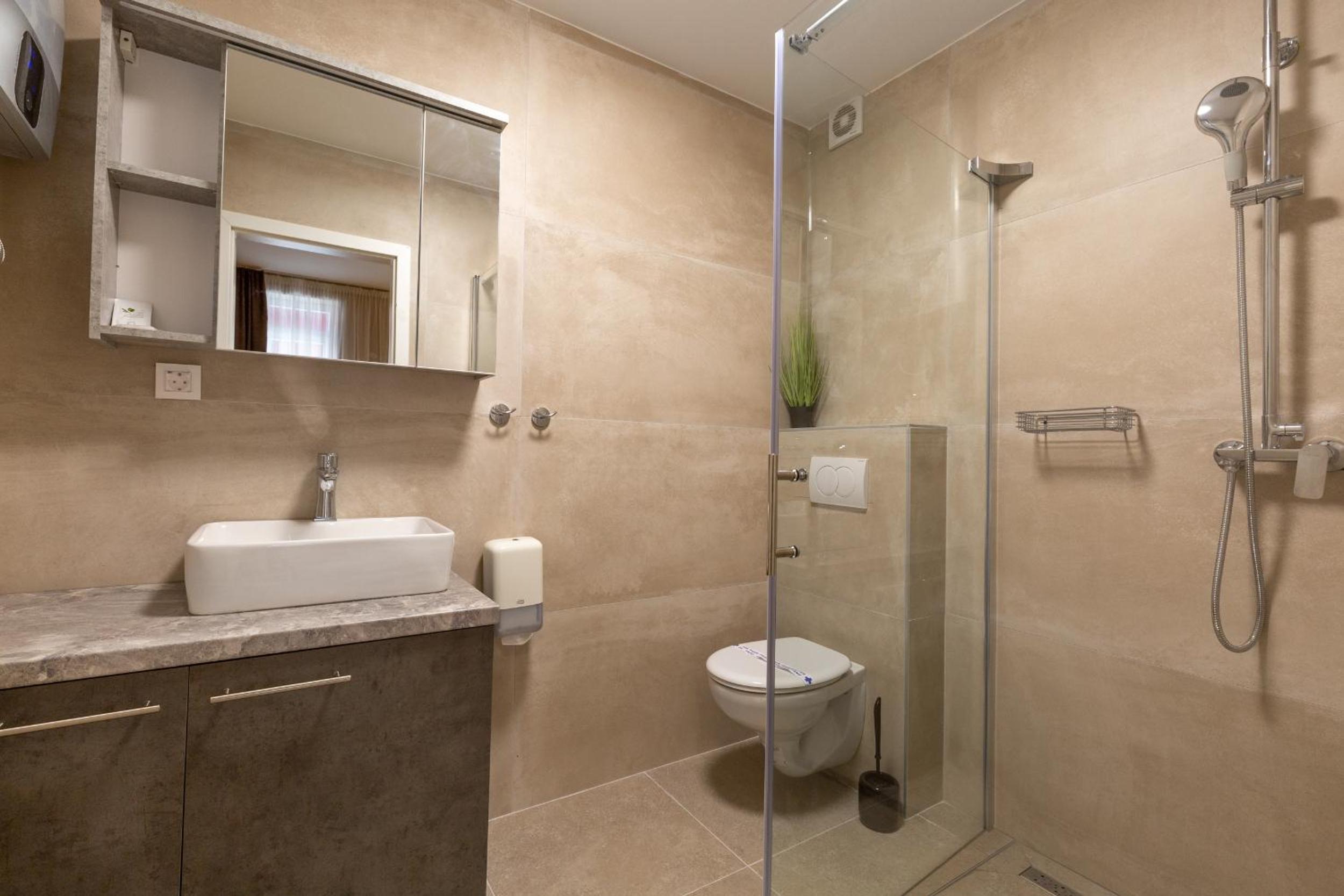 Superior Double Room with Balcony - Photo 22