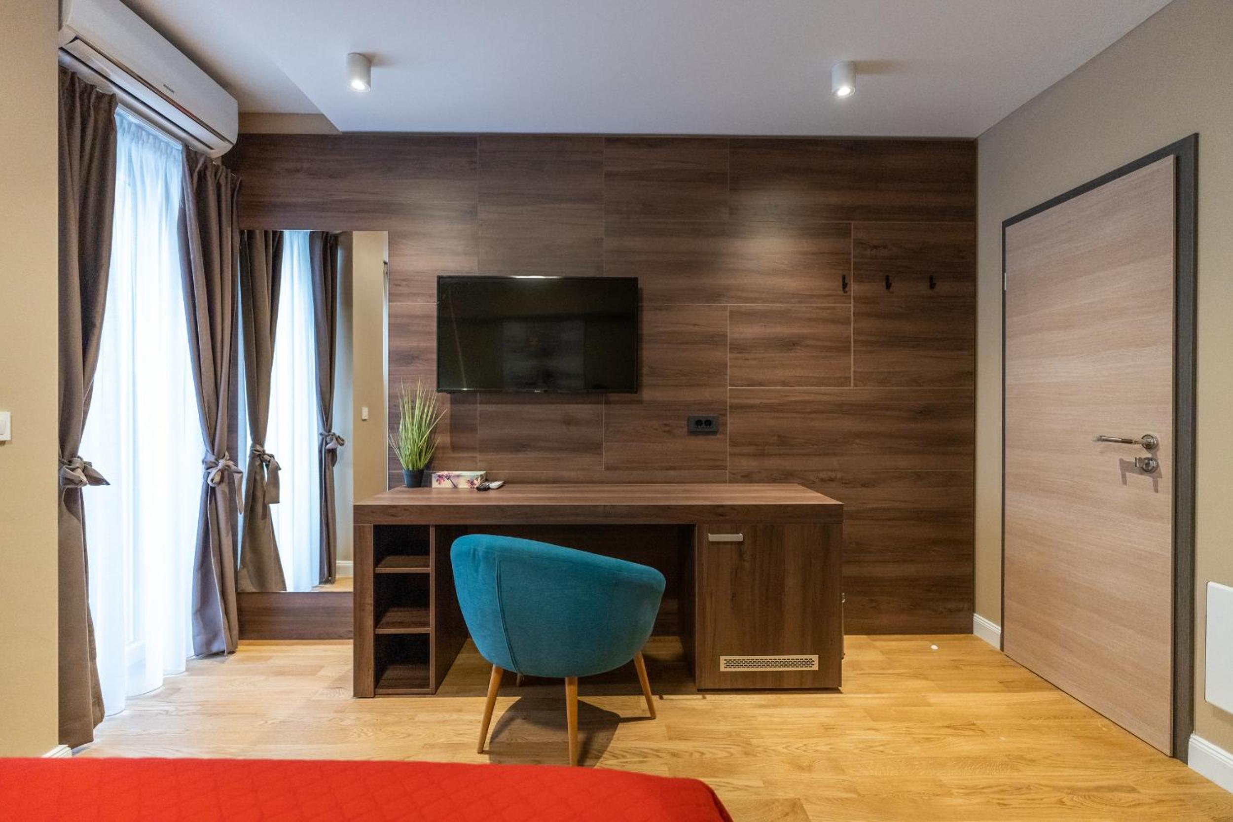 Superior Double Room with Balcony - Photo 24