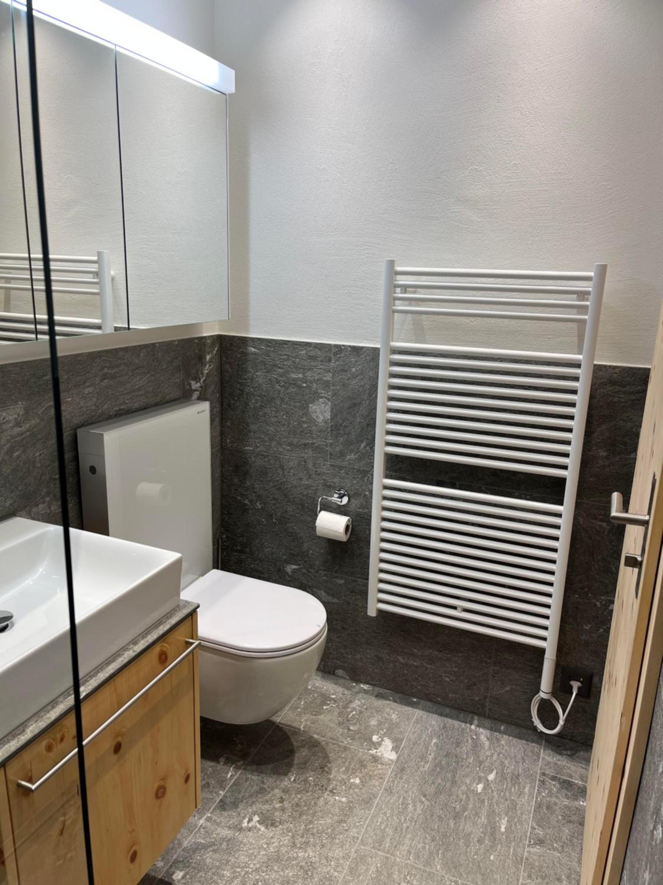 Apartment with Shower - Photo 21