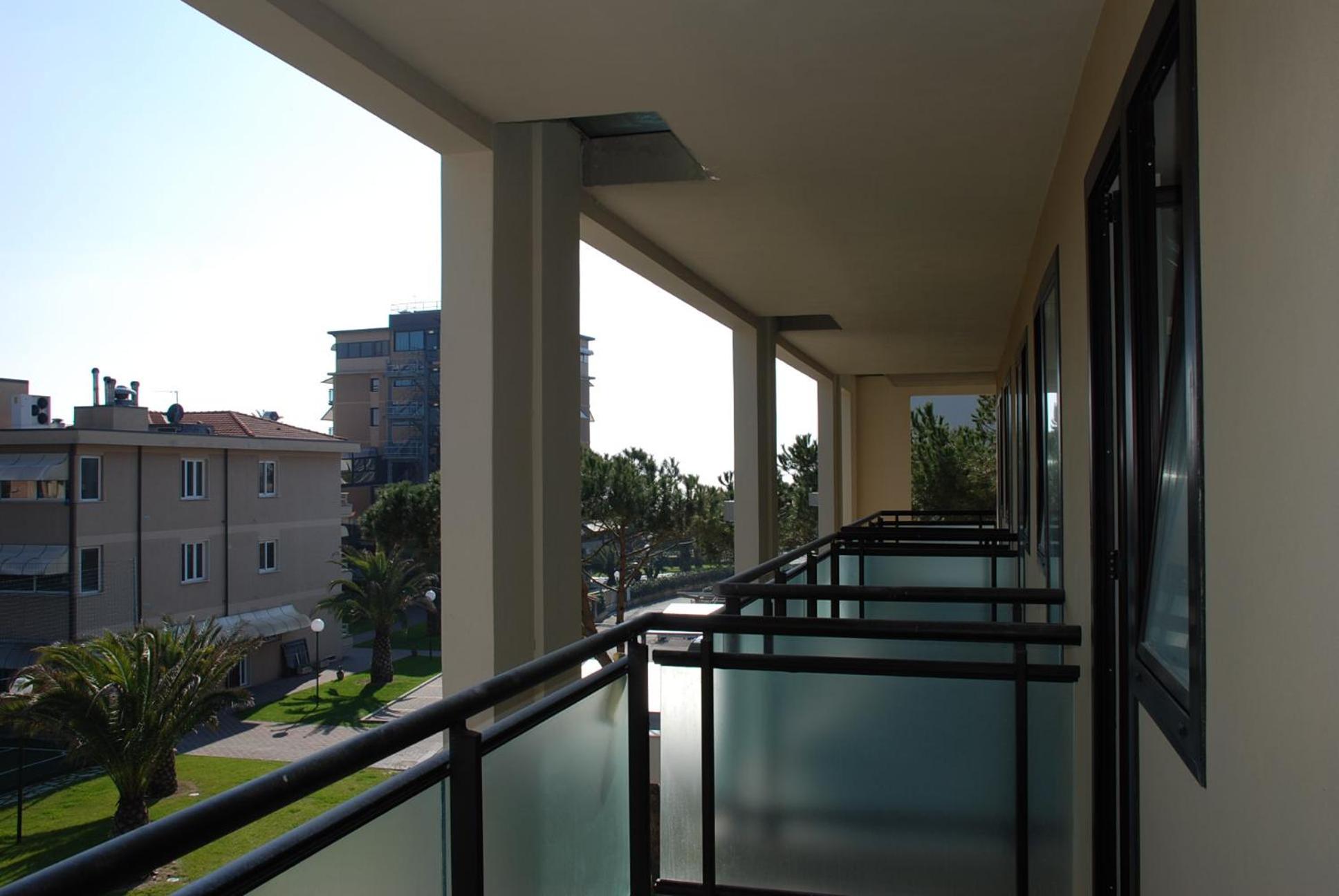 One-Bedroom Apartment with Balcony - Annex - Photo 6