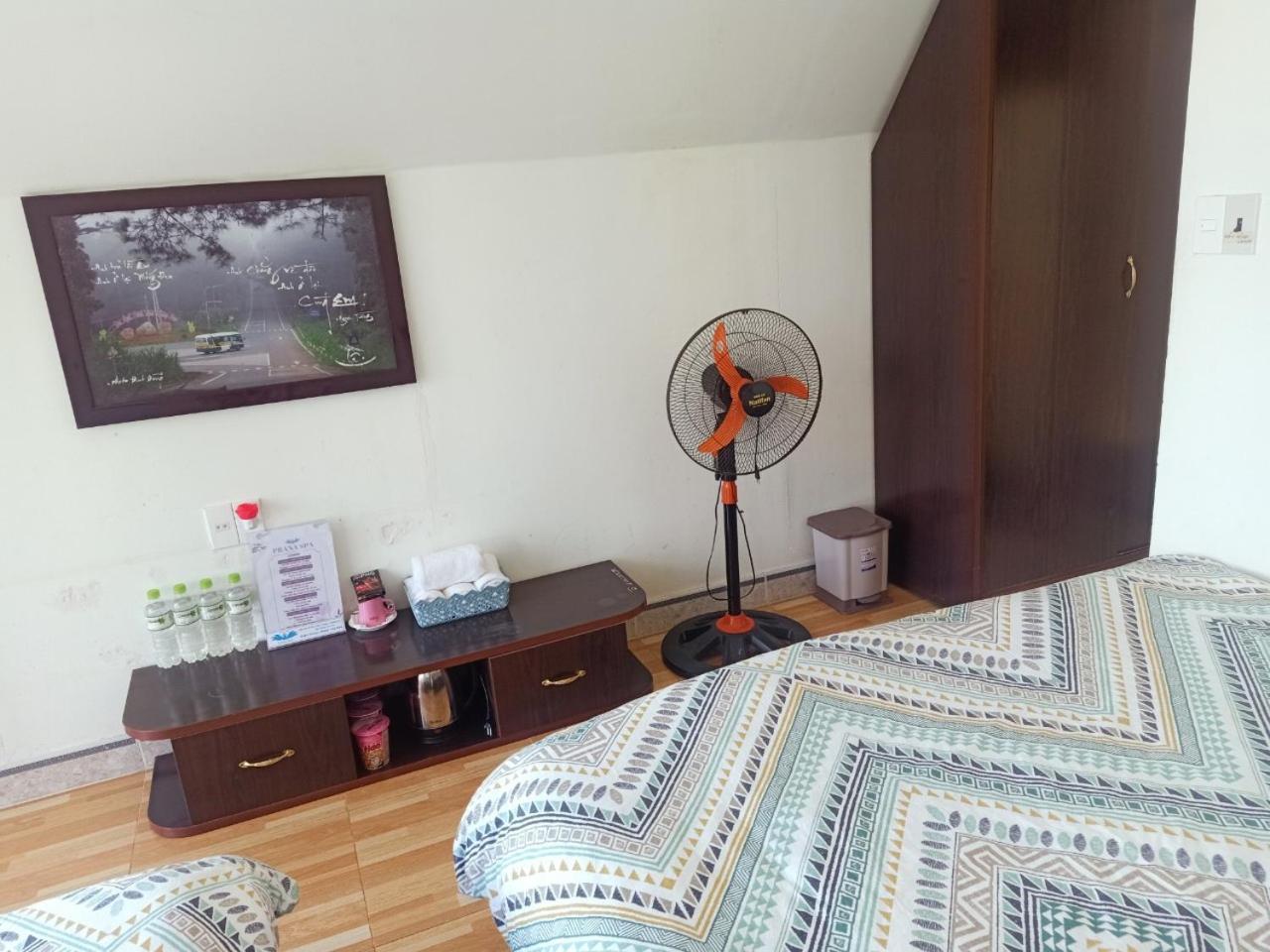 Family Room with Mountain View photo 2
