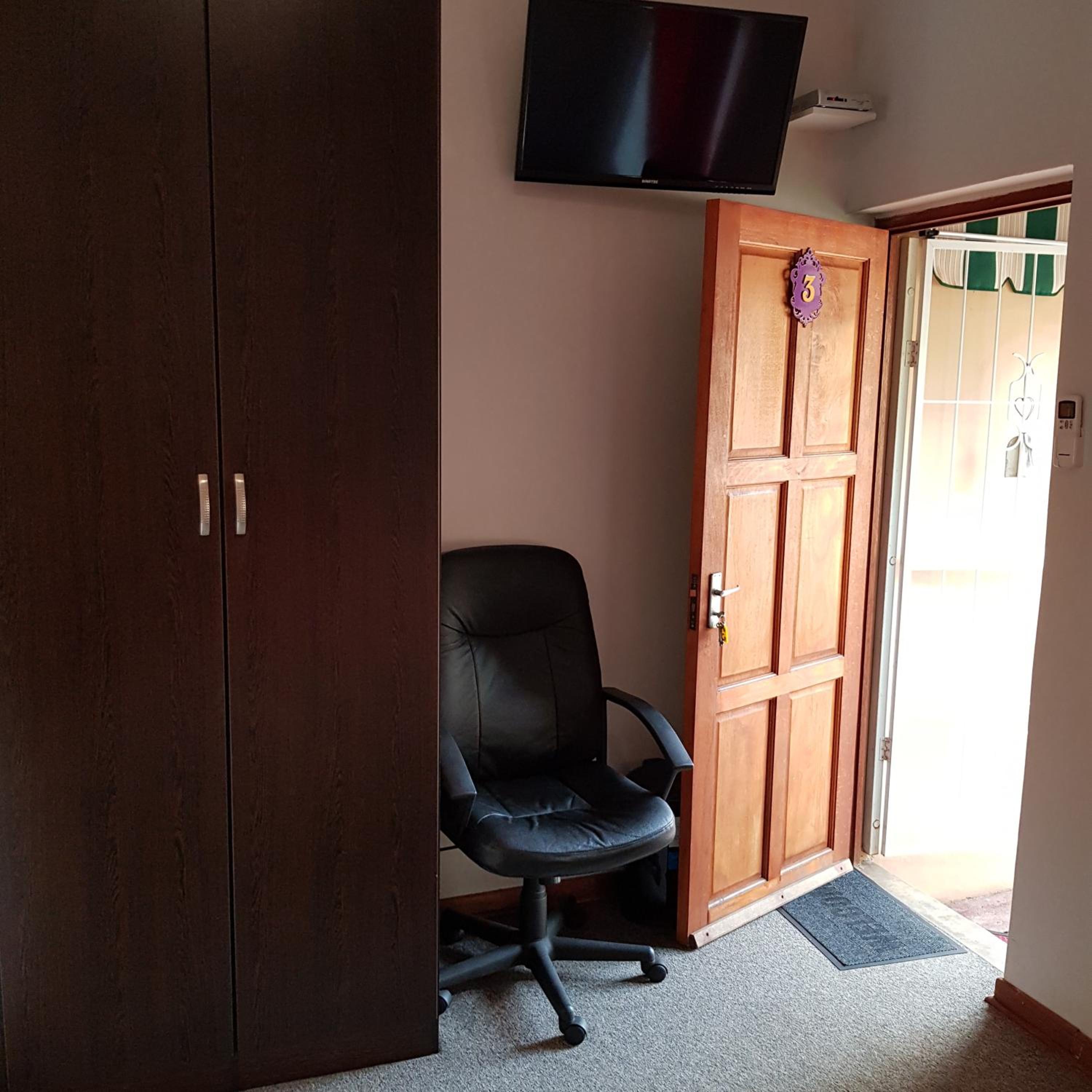Standard Double Room - Photo 4