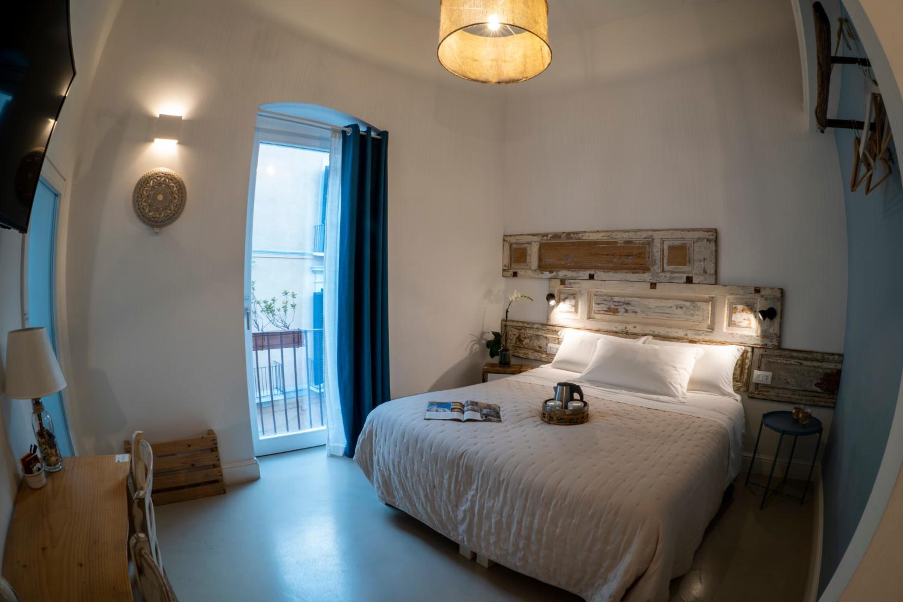 Camera Matrimoniale/Doppia con Letti Singoli con Bagno Privato e Balcone